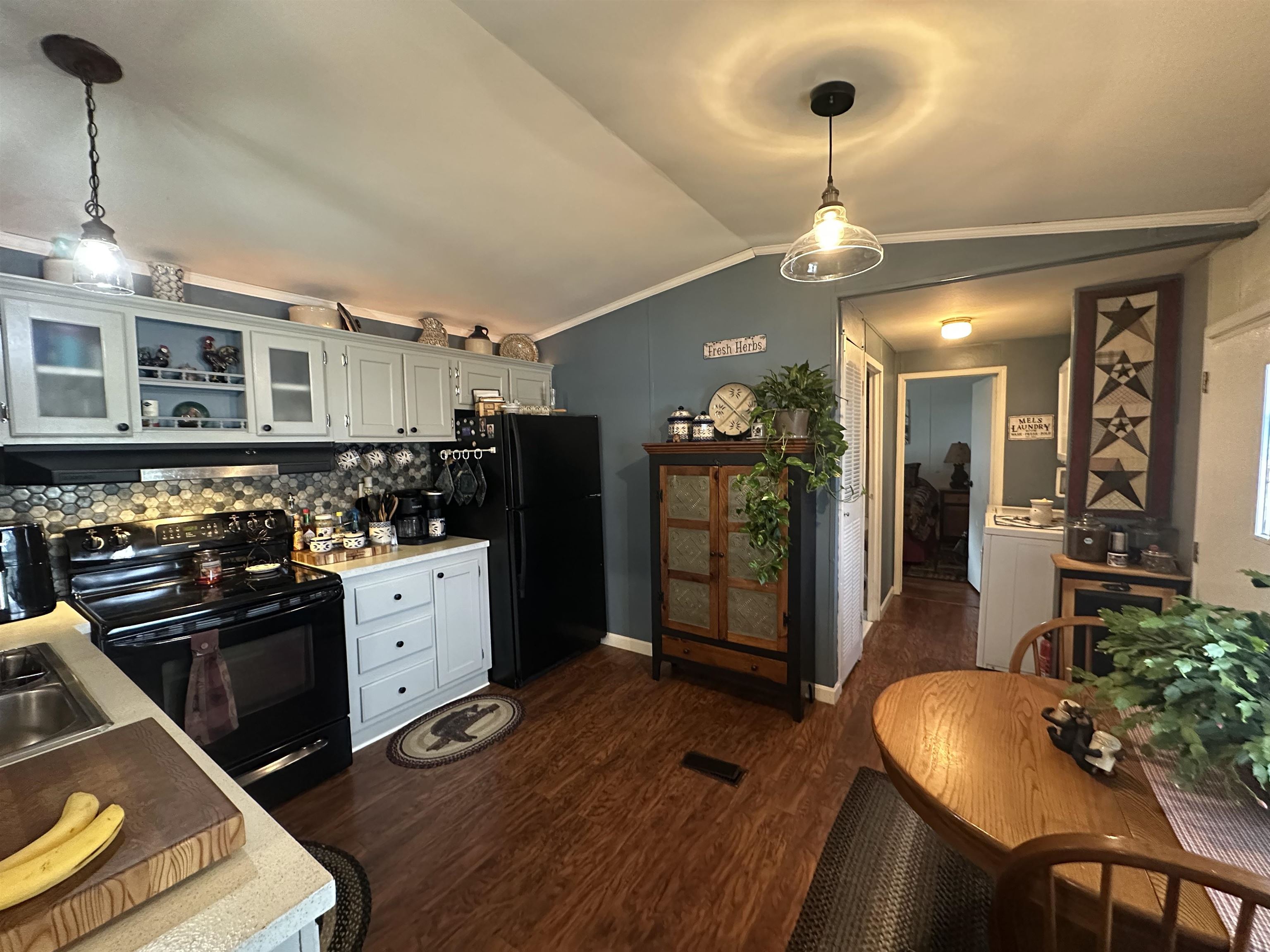 18 Pine Street Property Photo 2