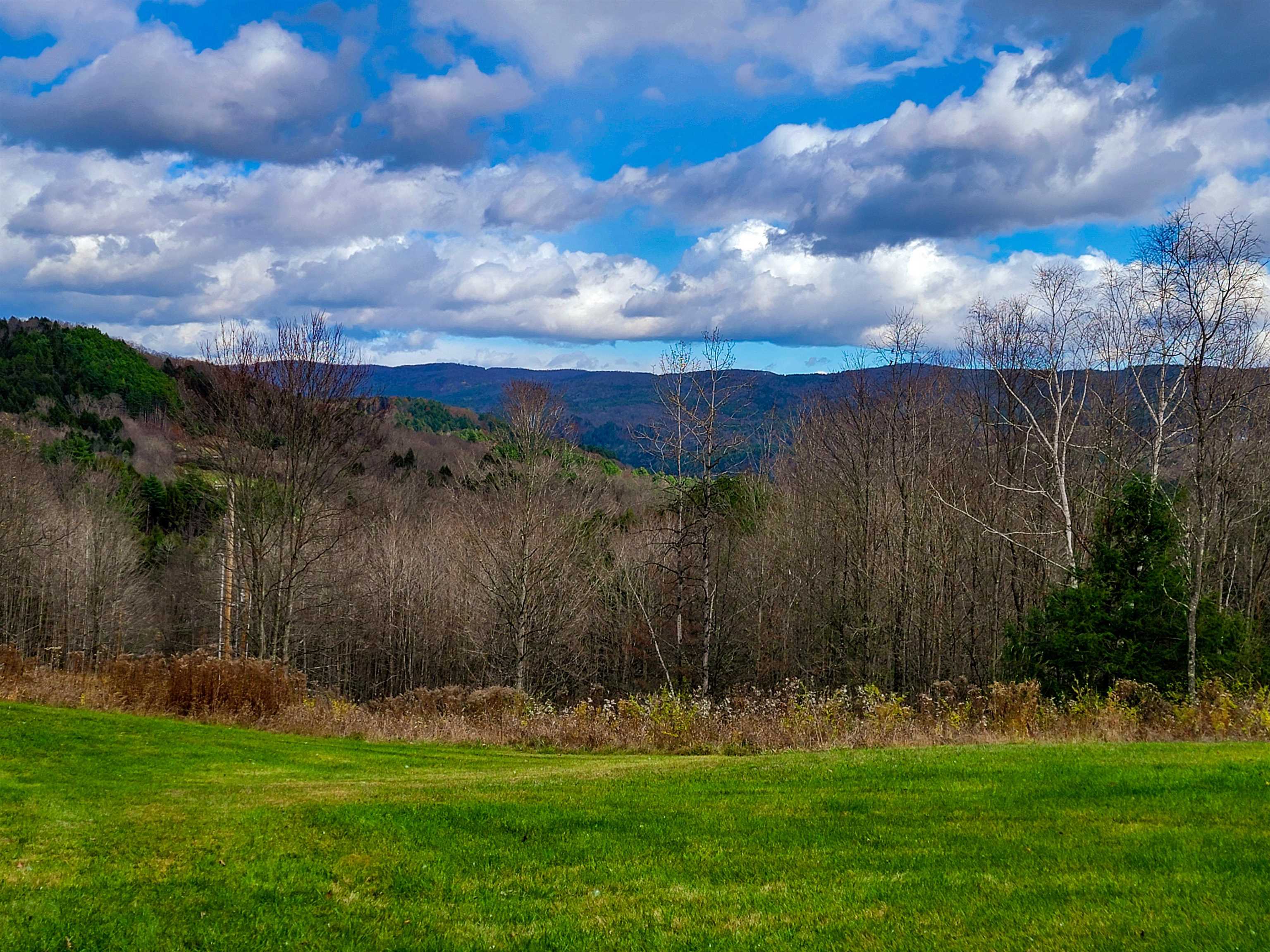 566 Community Drive Property Photo 2