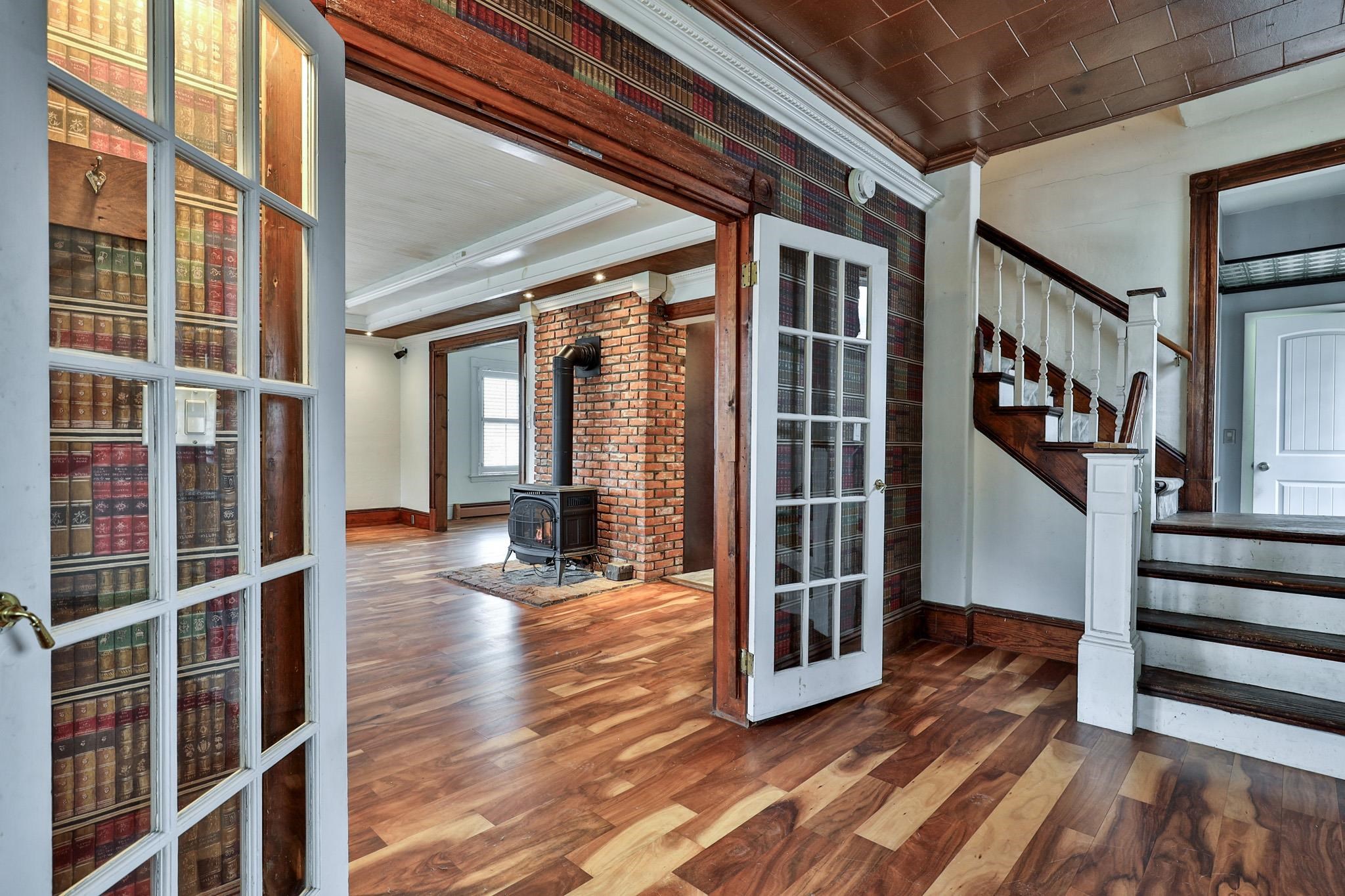109 Park Row Property Photo 4