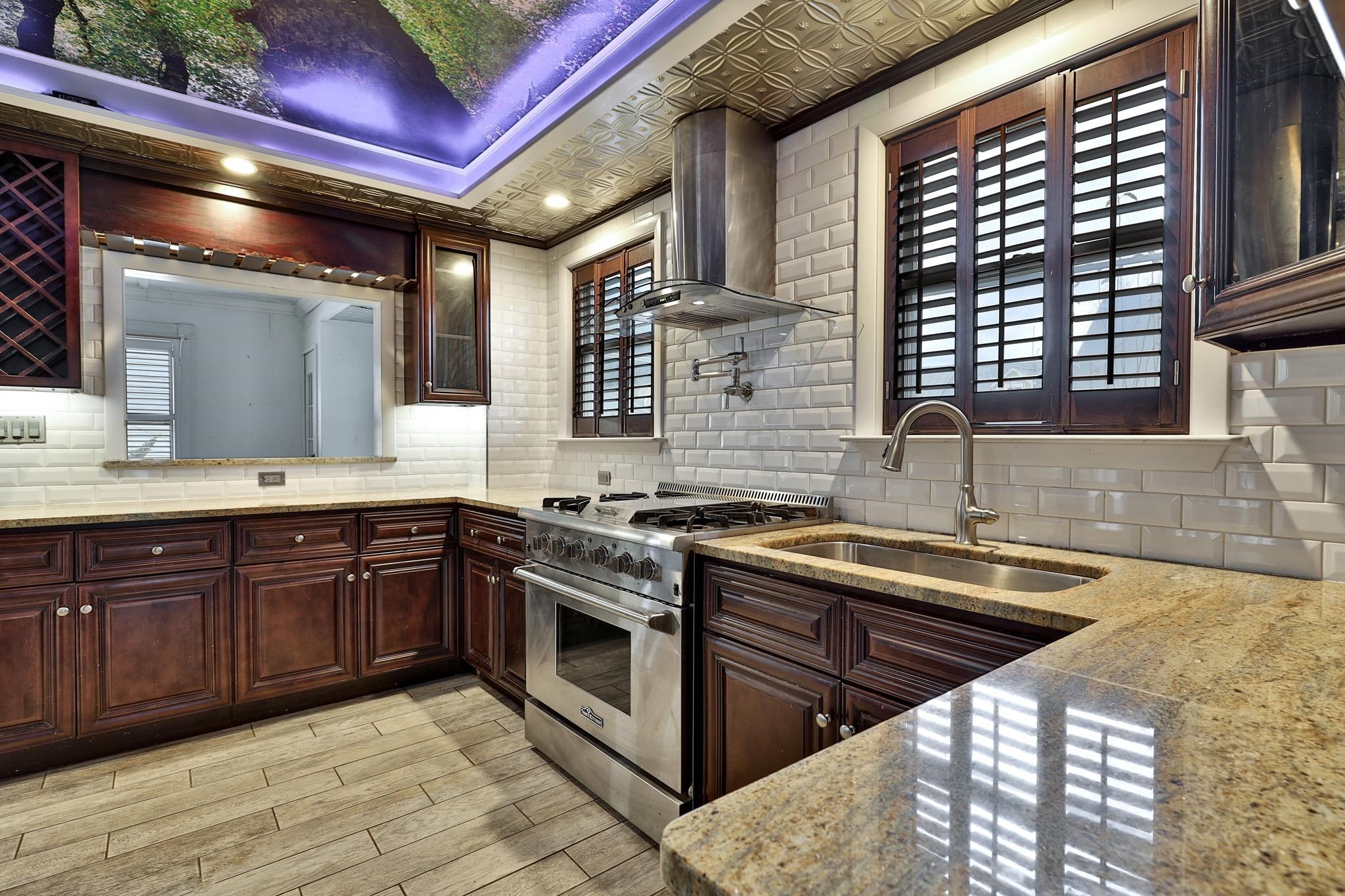 109 Park Row Property Photo 12