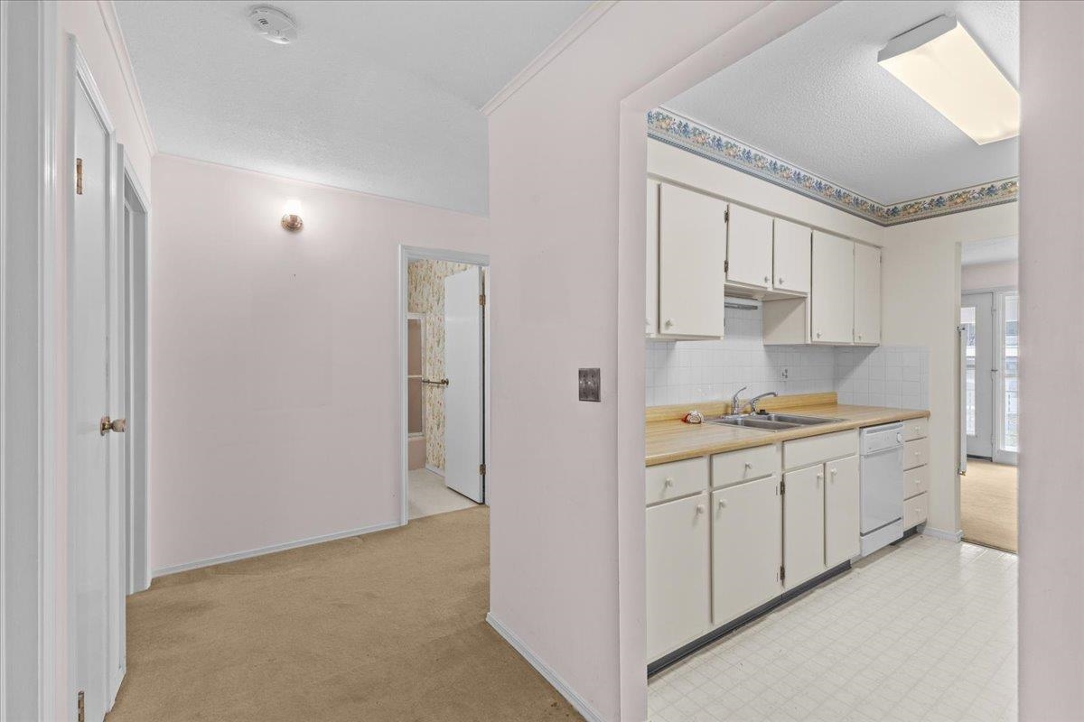 100 Kennedy Drive Property Photo 1