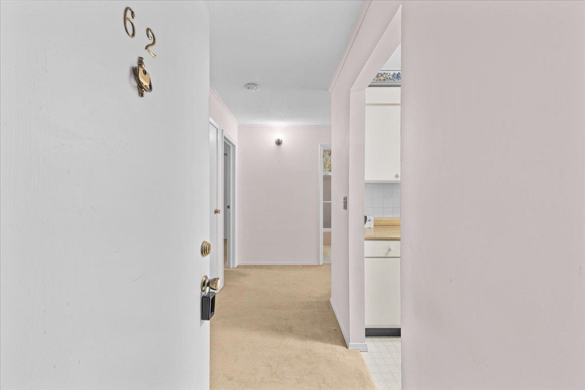 100 Kennedy Drive Property Photo 4