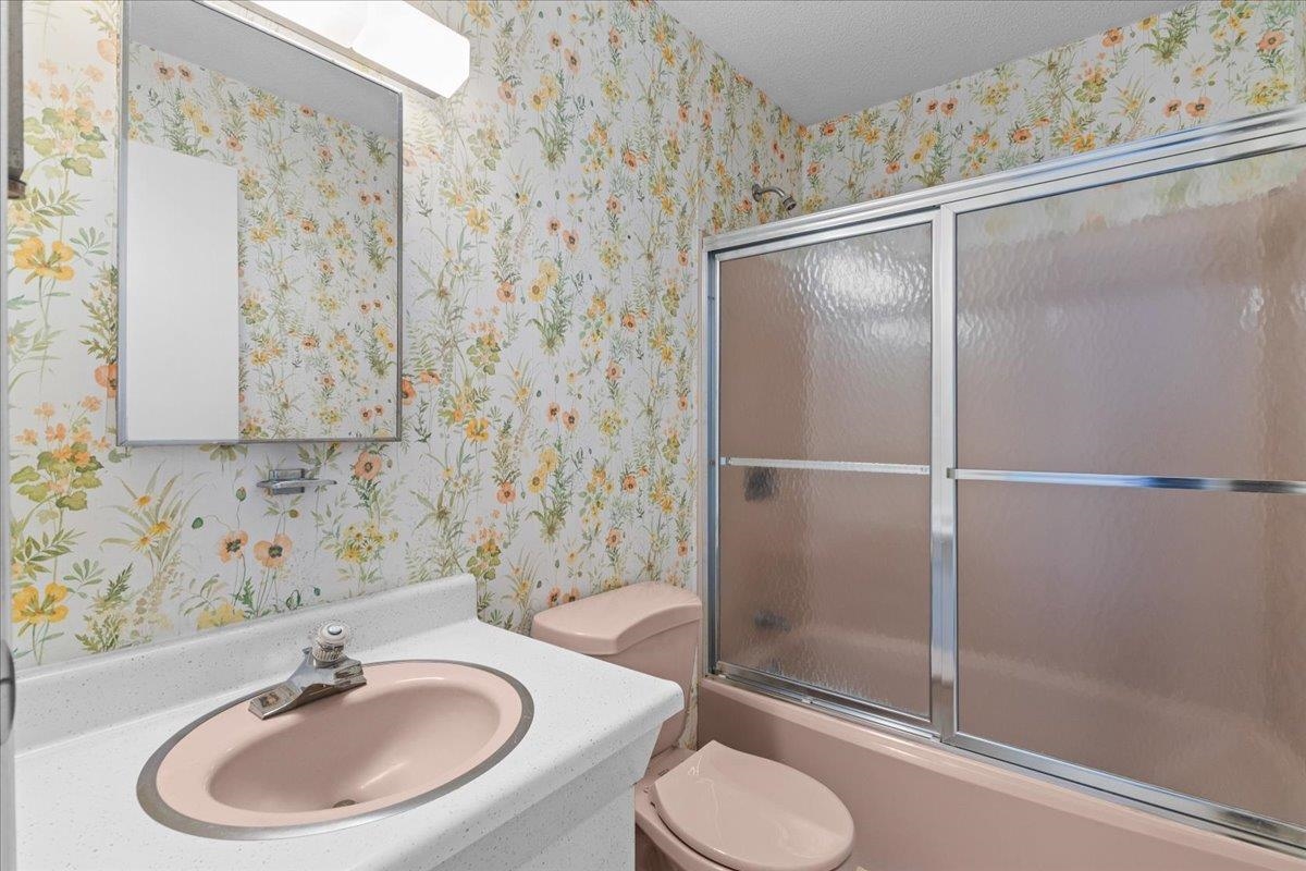 100 Kennedy Drive Property Photo 27