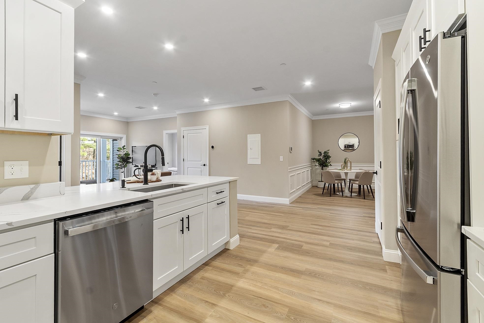 10100 S Willow Street Property Photo 10