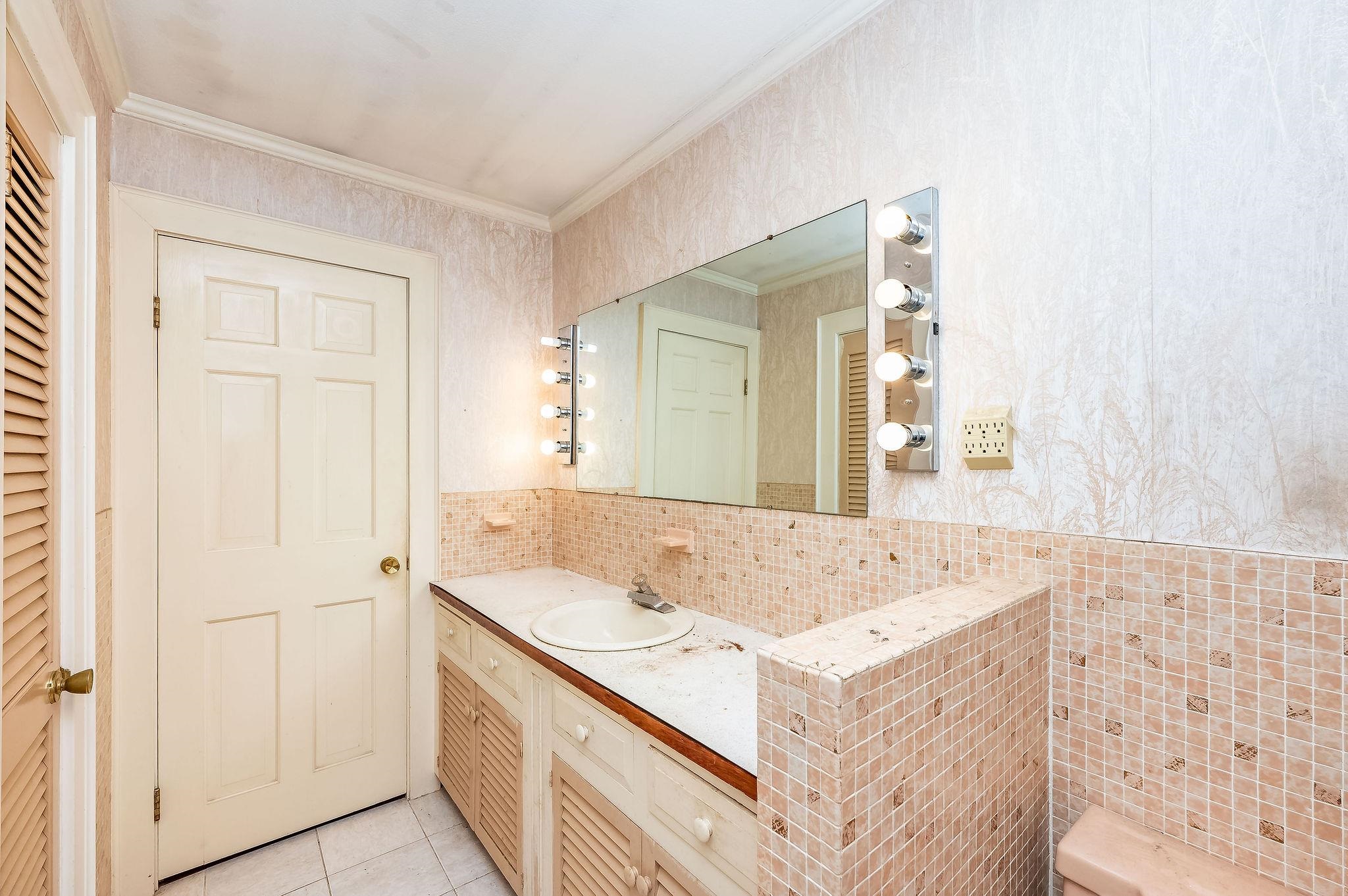 1 Exeter Road Property Photo 23