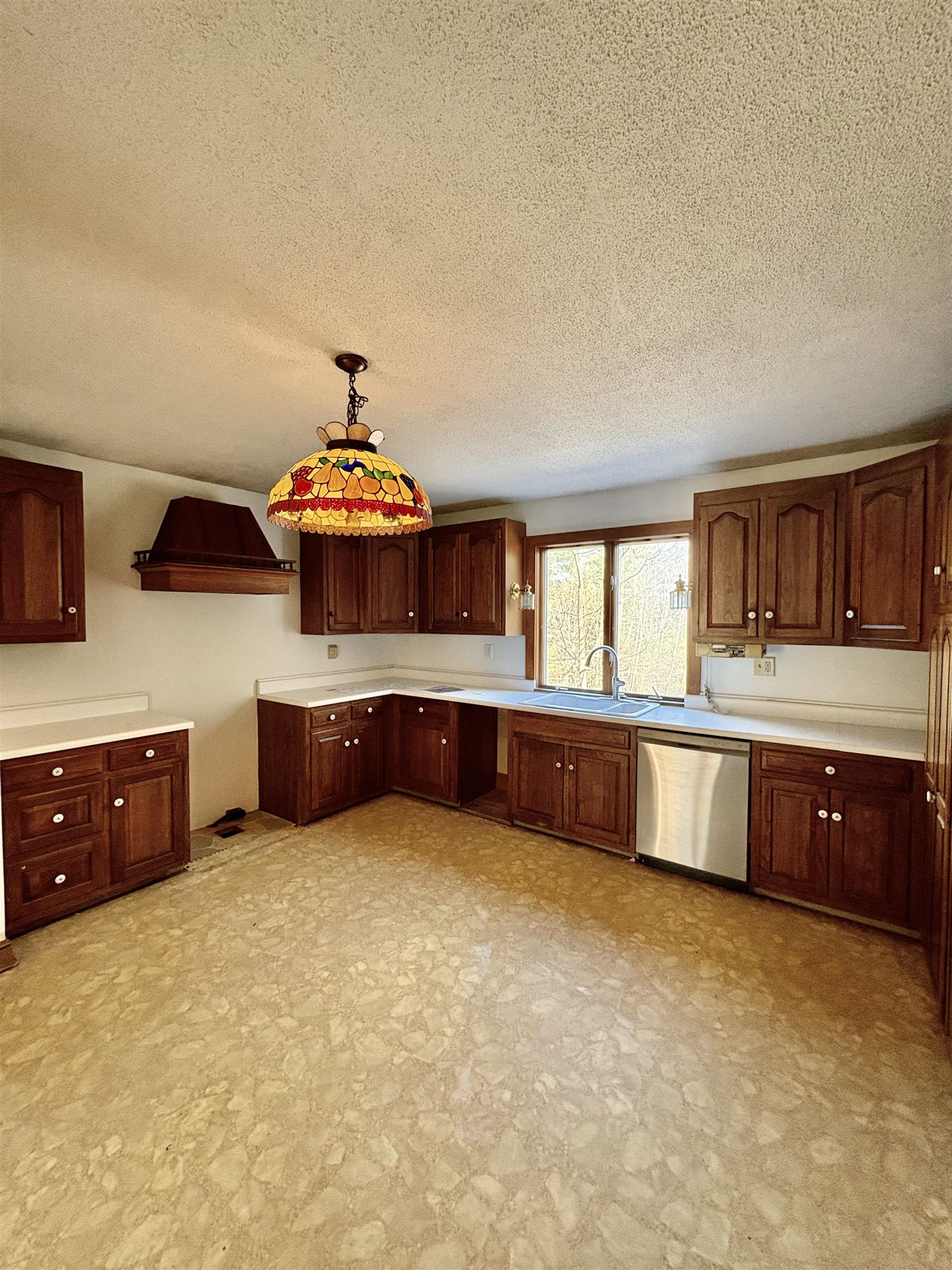 150 Swift Street Property Photo 11