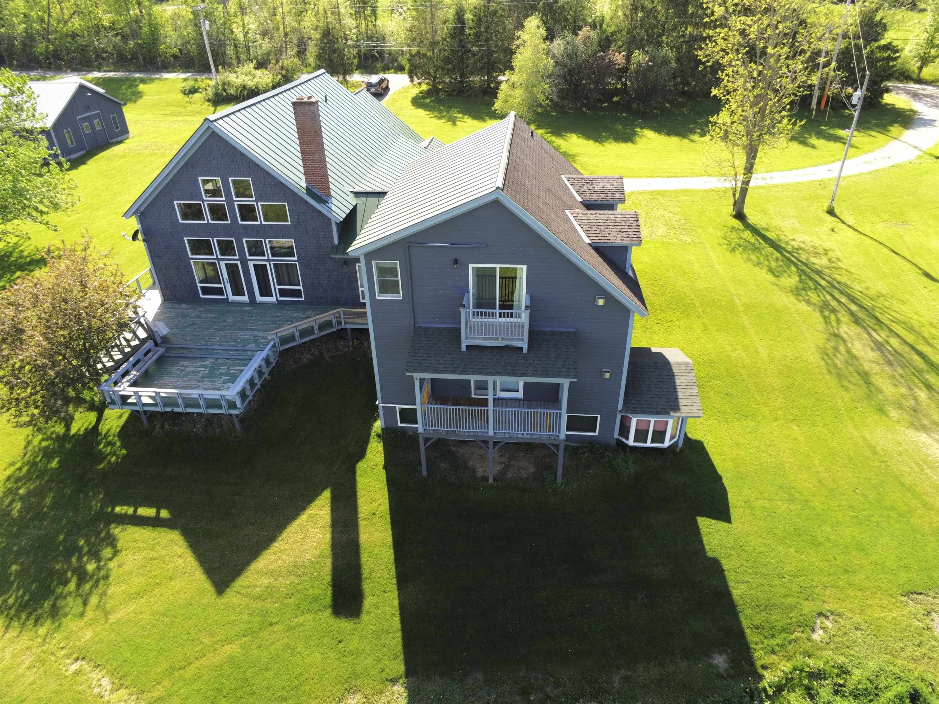 2112 Middle Road Property Photo 2