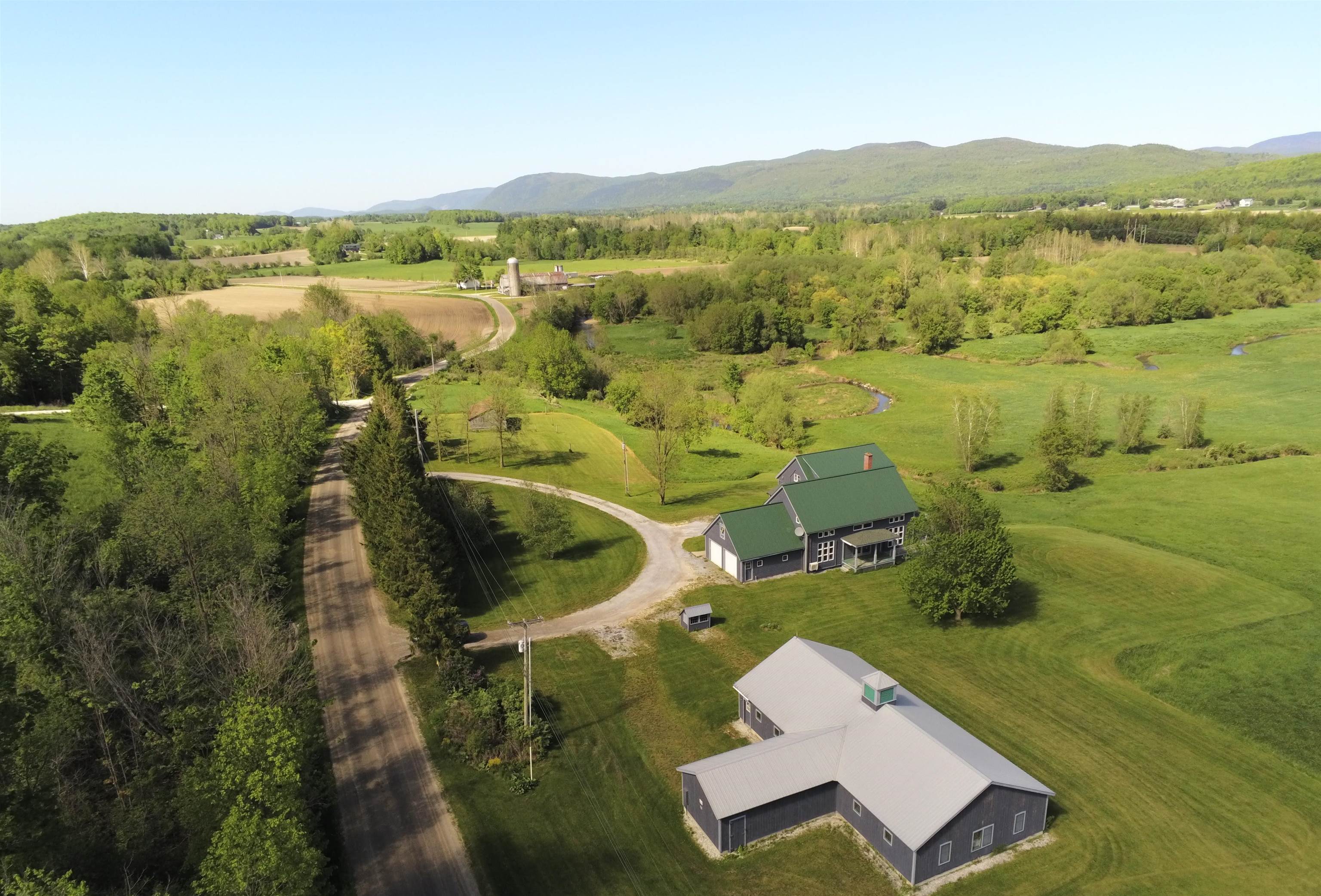 2112 Middle Road Property Photo 4
