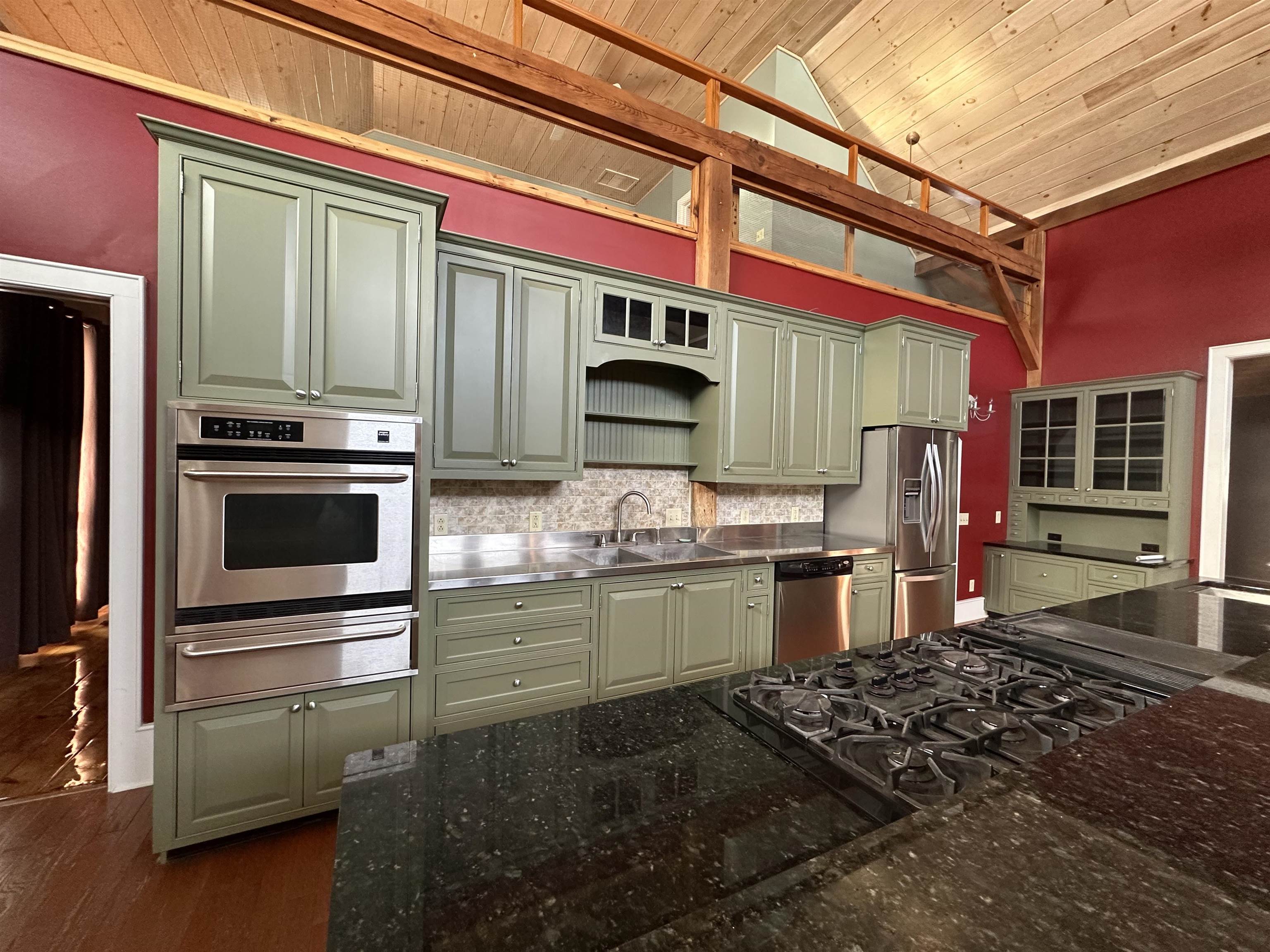 2112 Middle Road Property Photo 15