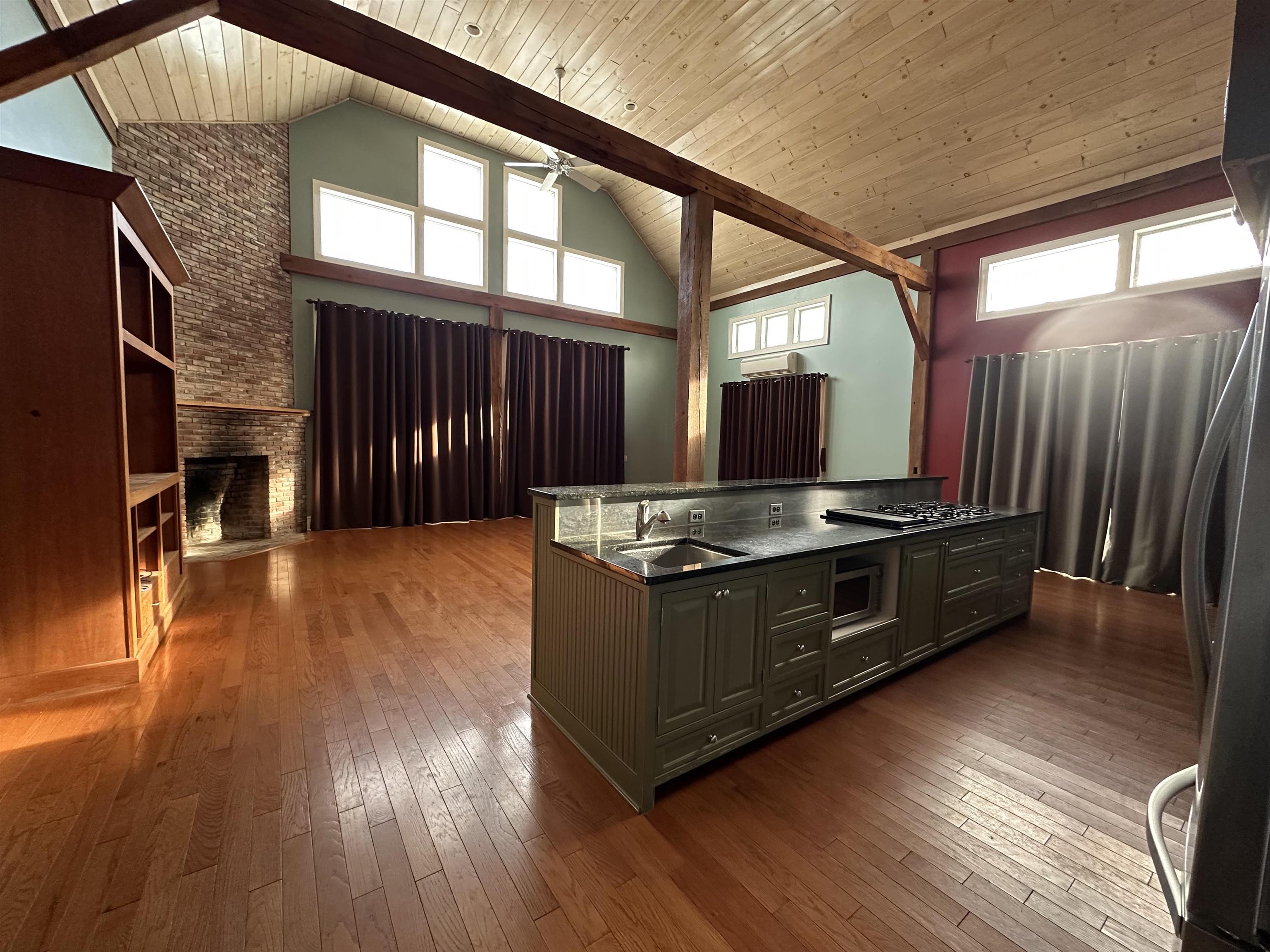 2112 Middle Road Property Photo 17