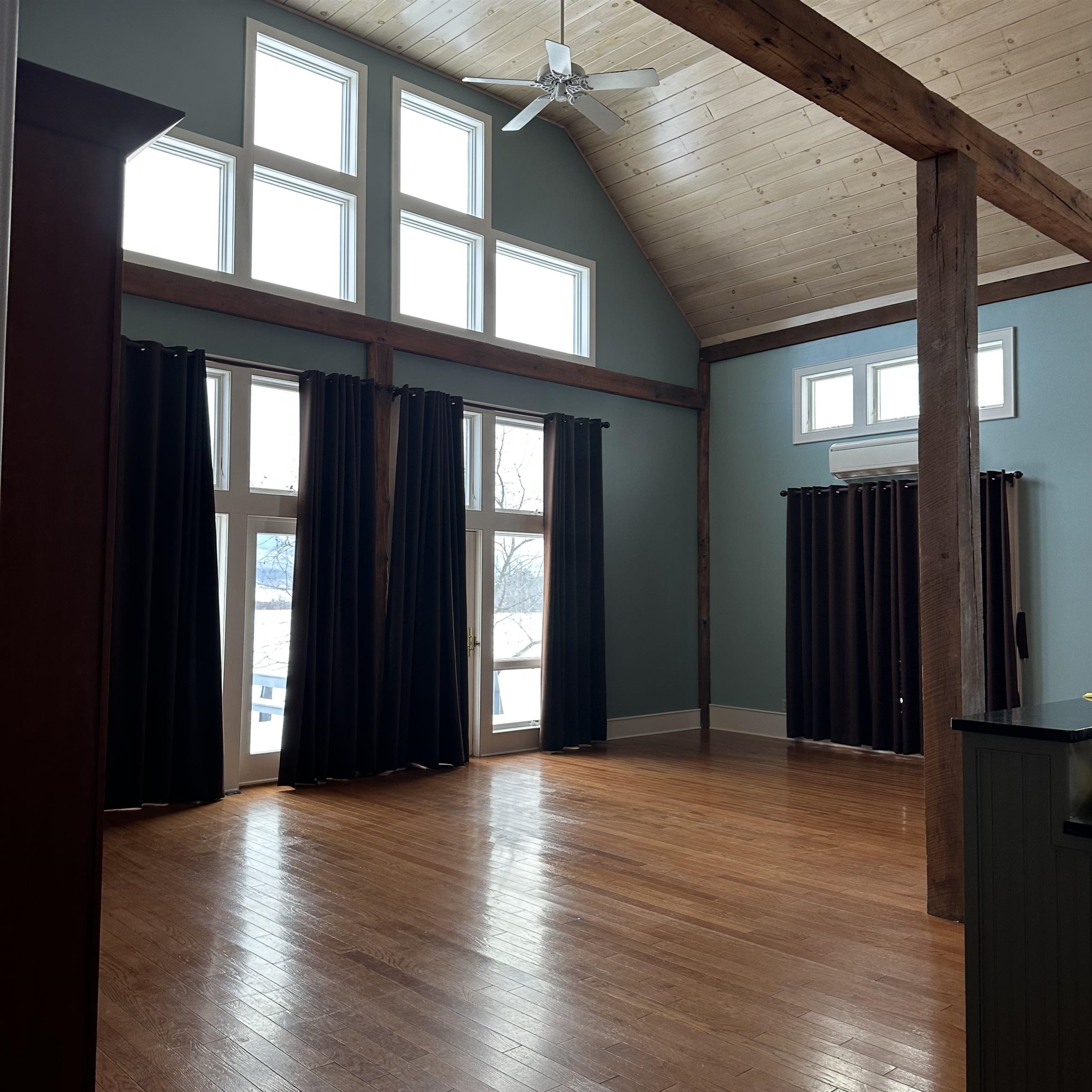 2112 Middle Road Property Photo 18