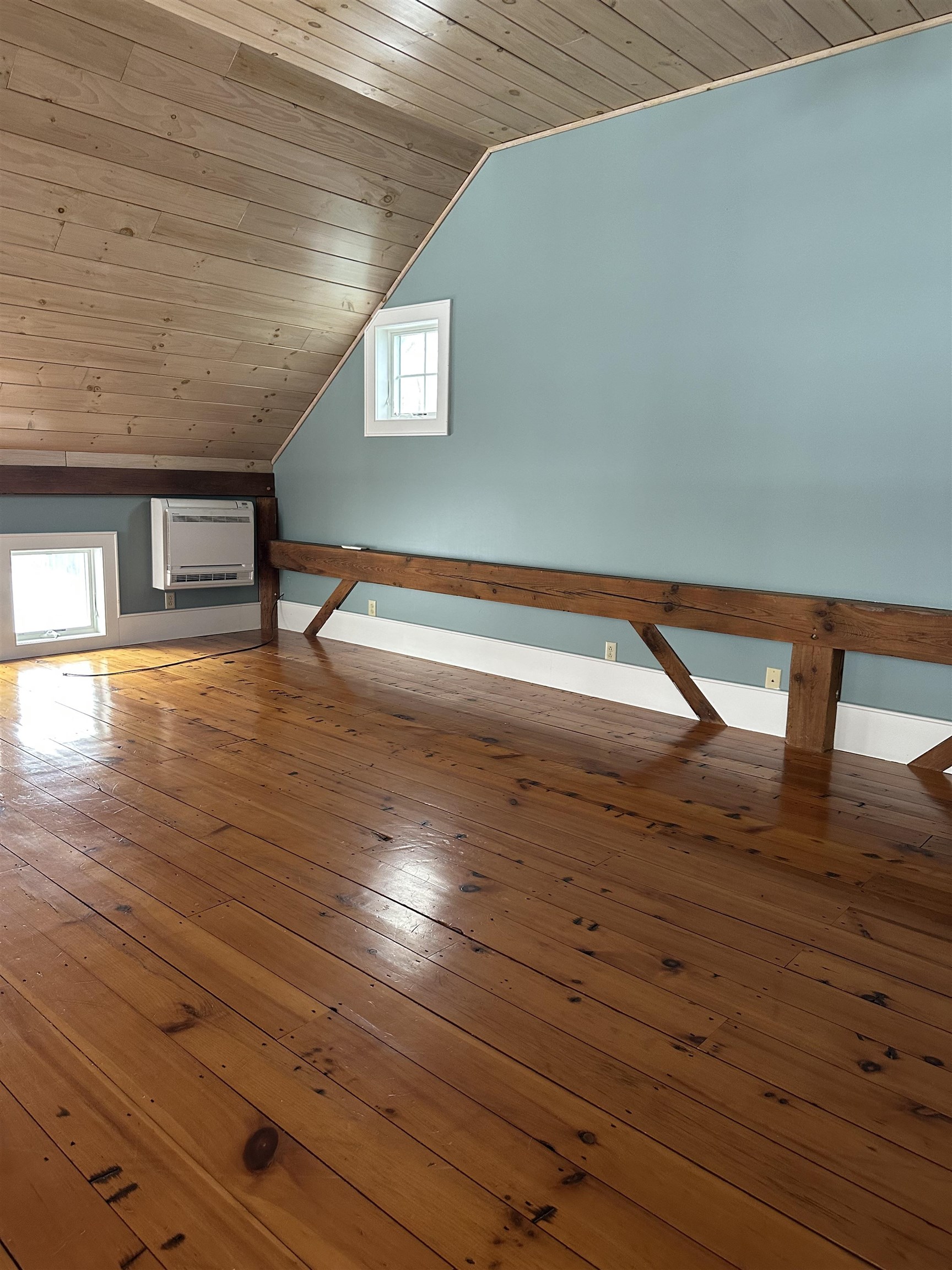 2112 Middle Road Property Photo 21