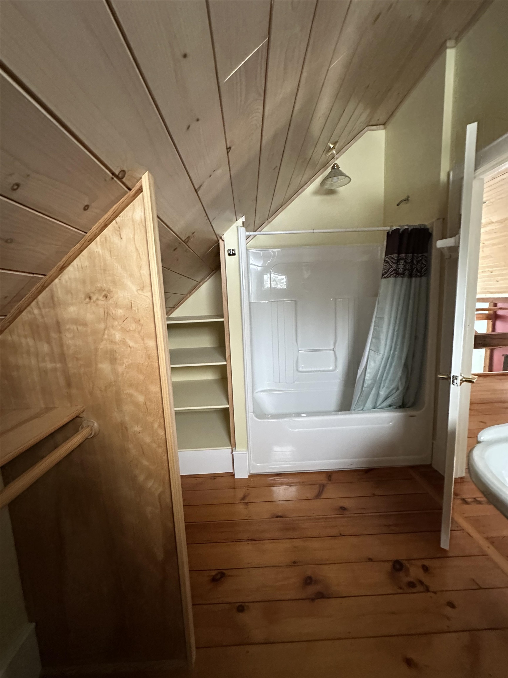 2112 Middle Road Property Photo 23