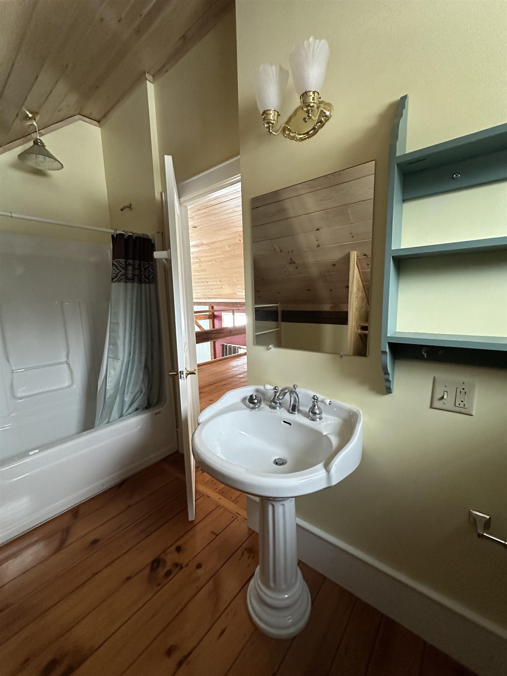 2112 Middle Road Property Photo 24