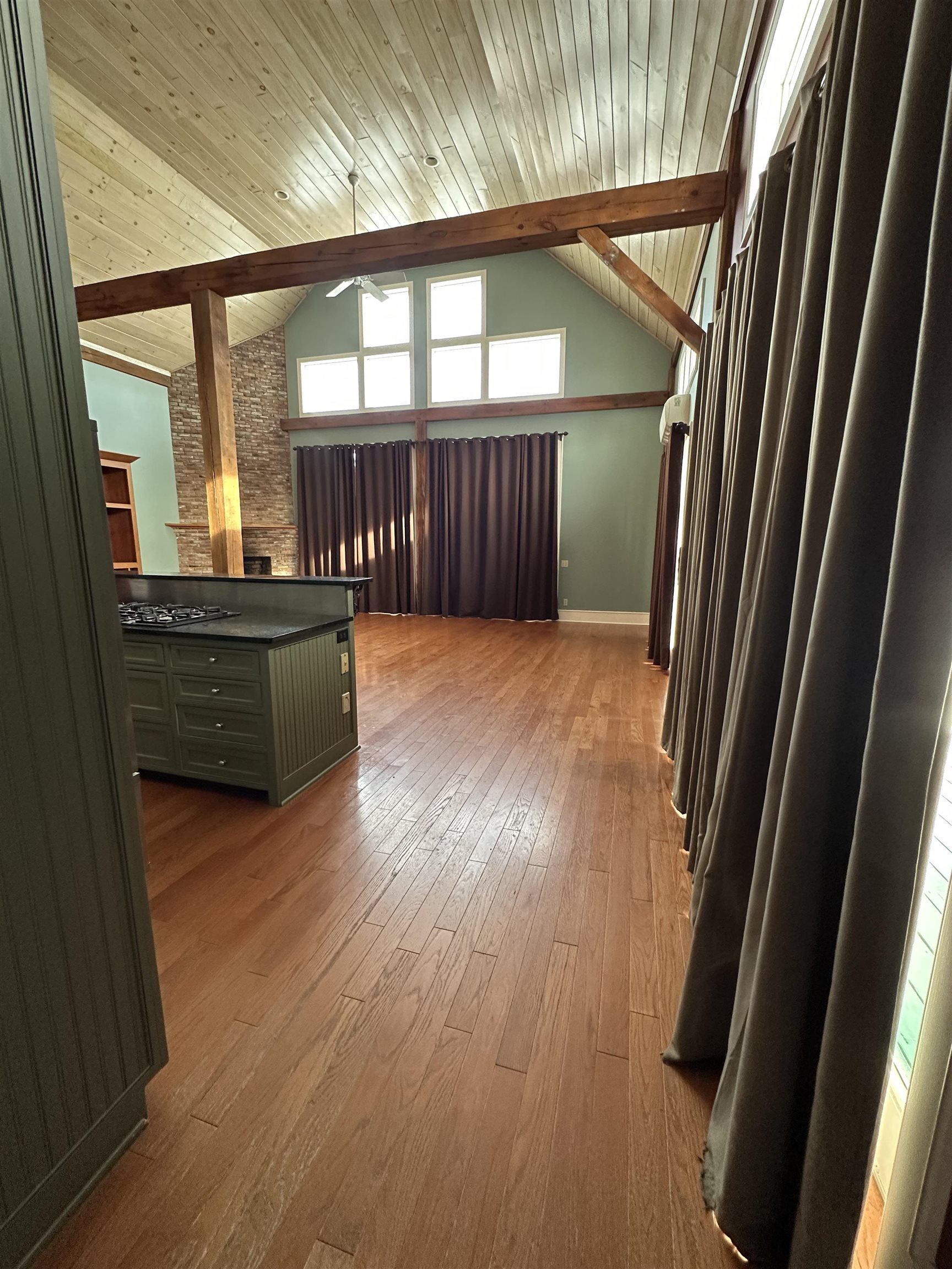 2112 Middle Road Property Photo 25