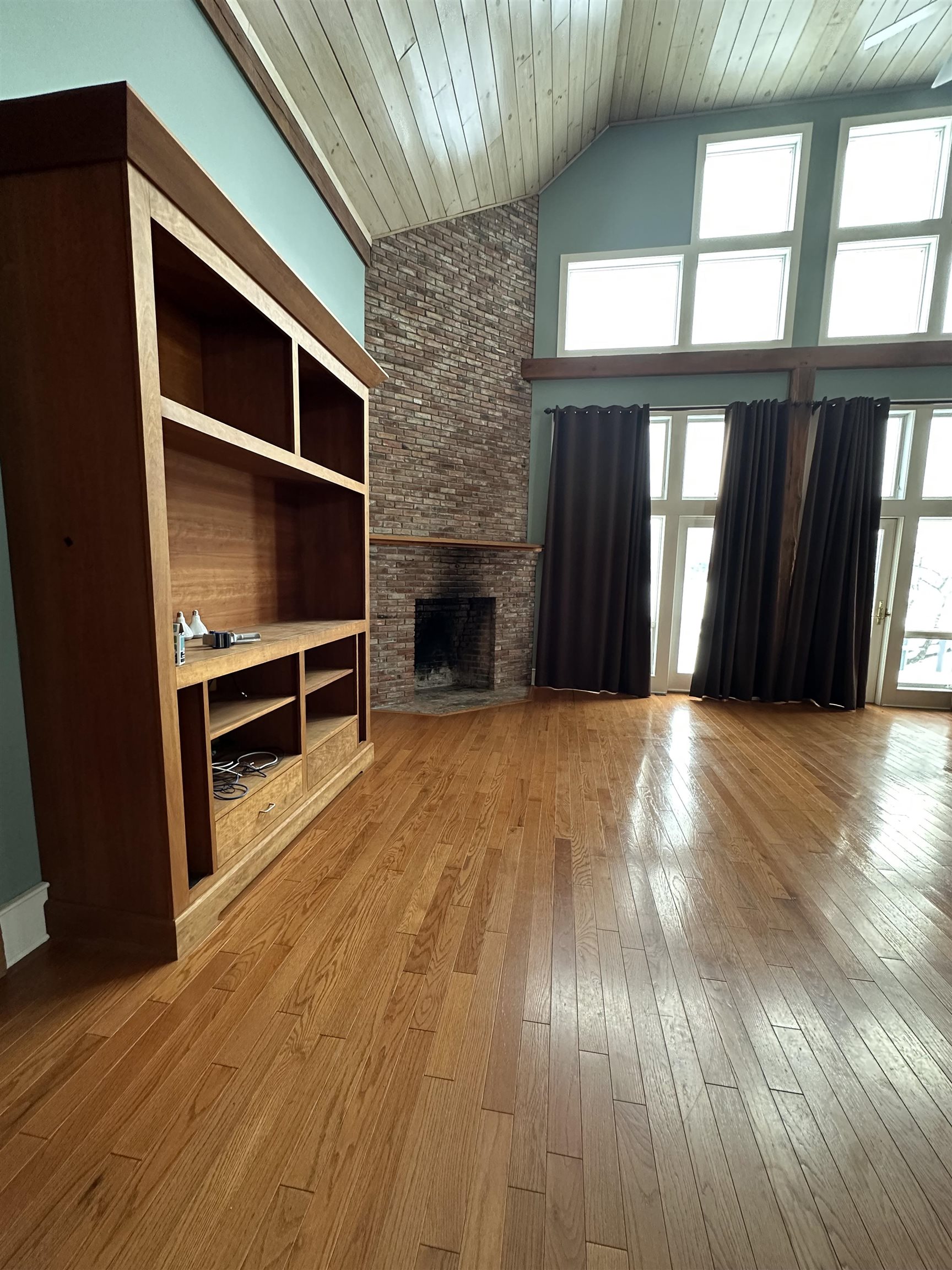2112 Middle Road Property Photo 27