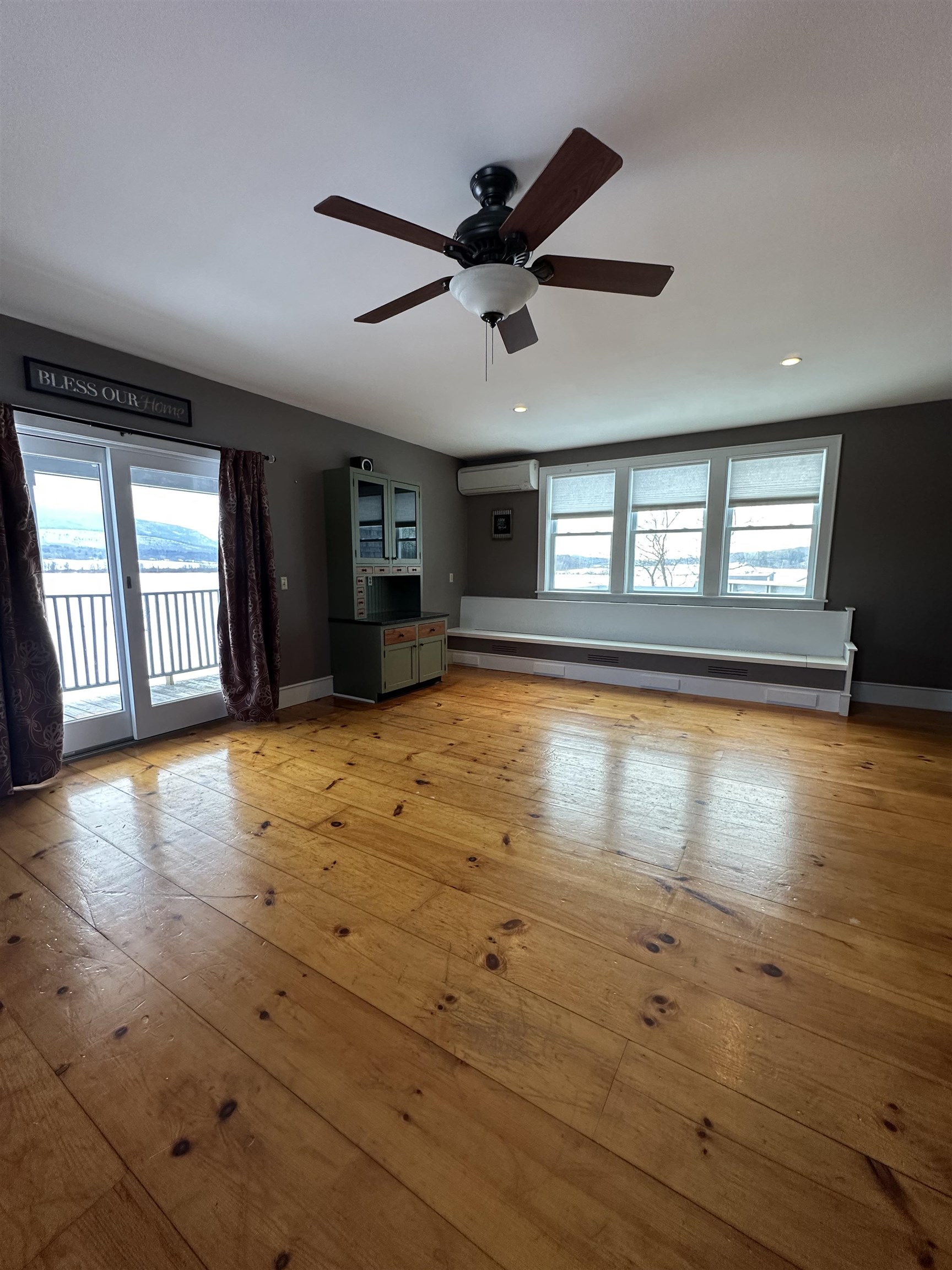2112 Middle Road Property Photo 45