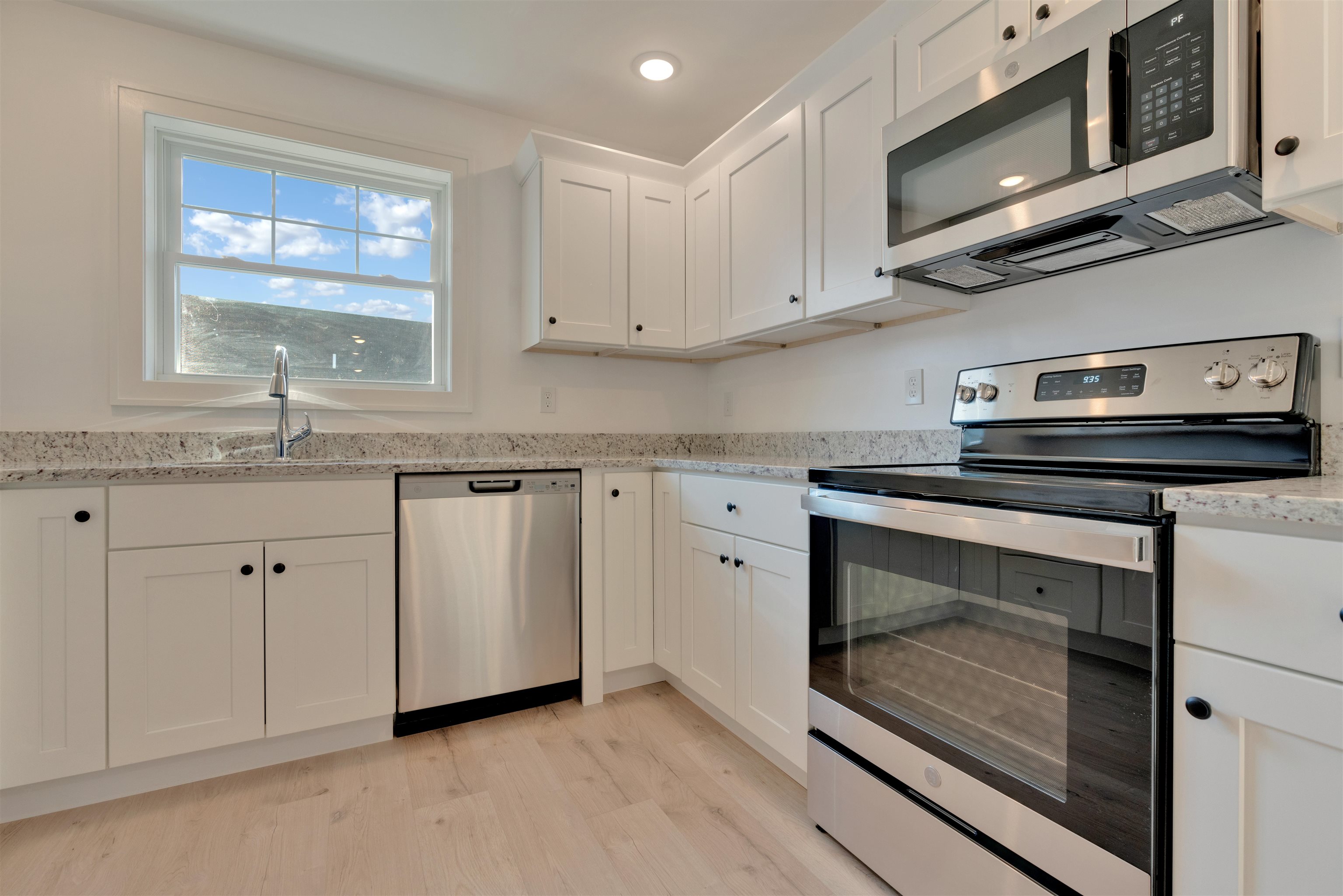 2 Cape Coral Way Property Photo 3