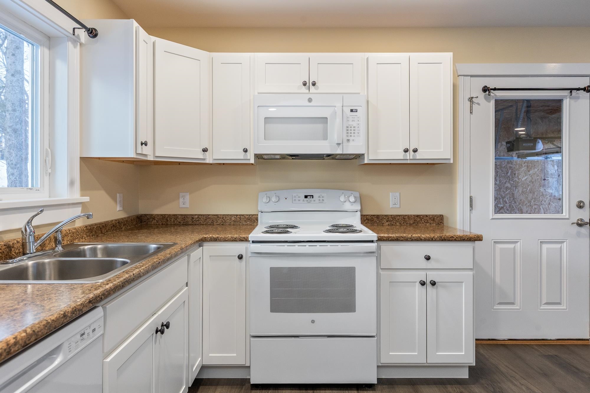 102 East Shore Drive Property Photo 7