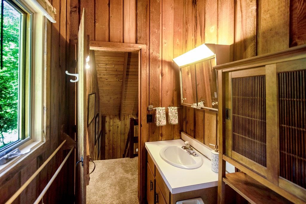 1 Frog Hollow Property Photo 6