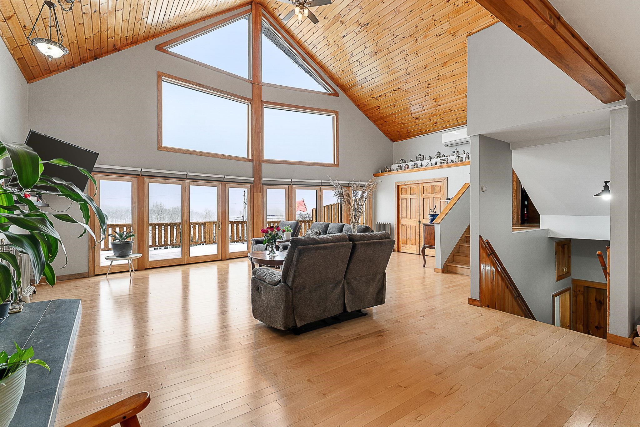 2139 Bronson Road Property Photo 15
