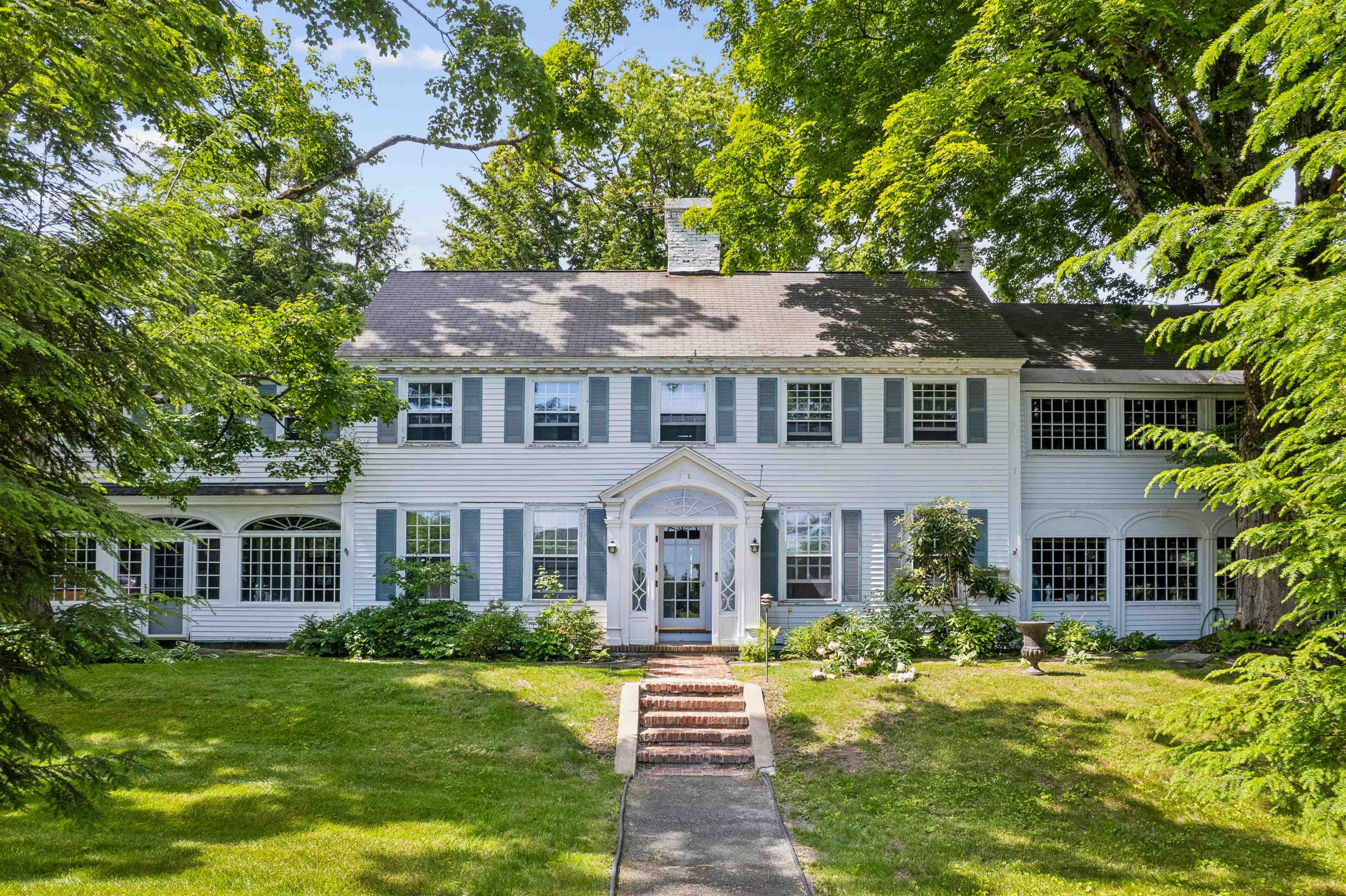 2 Hilton Field Lane