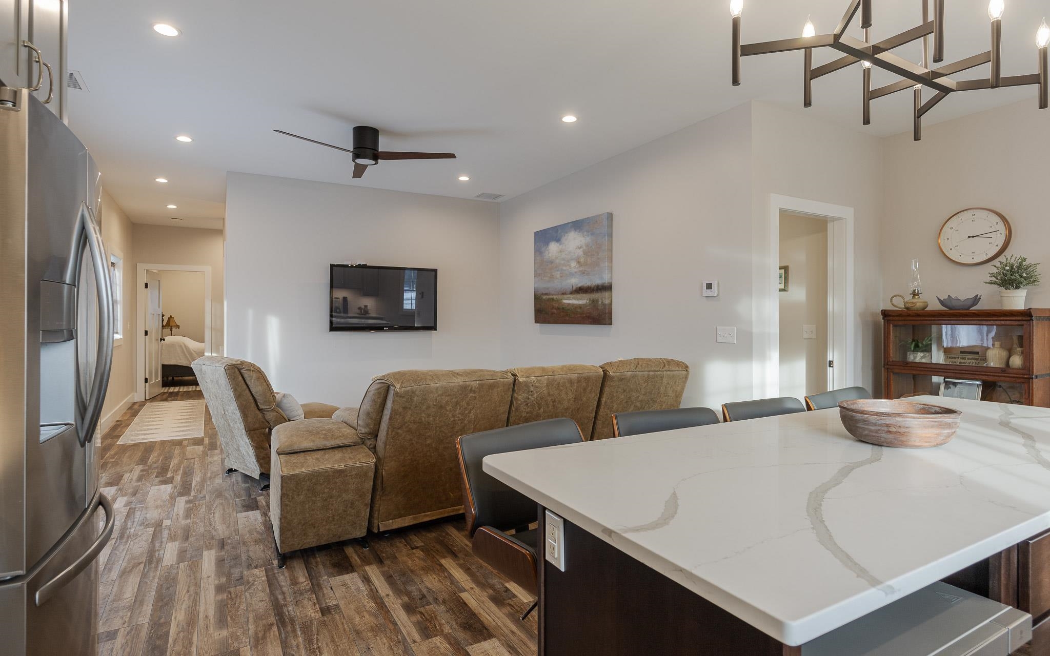 60 Dearborn Circle Property Photo 27