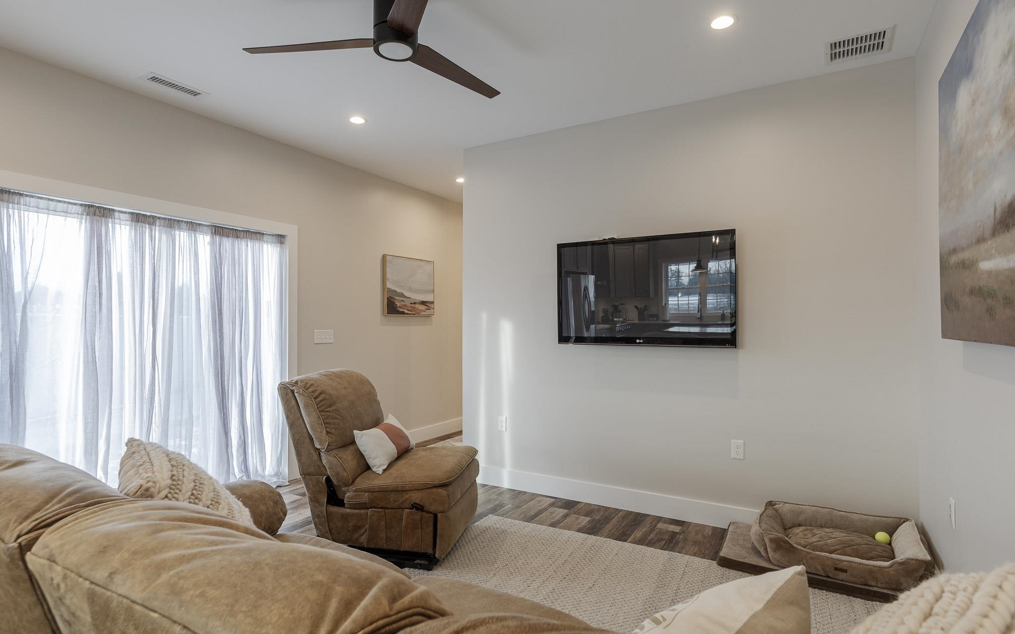 60 Dearborn Circle Property Photo 39