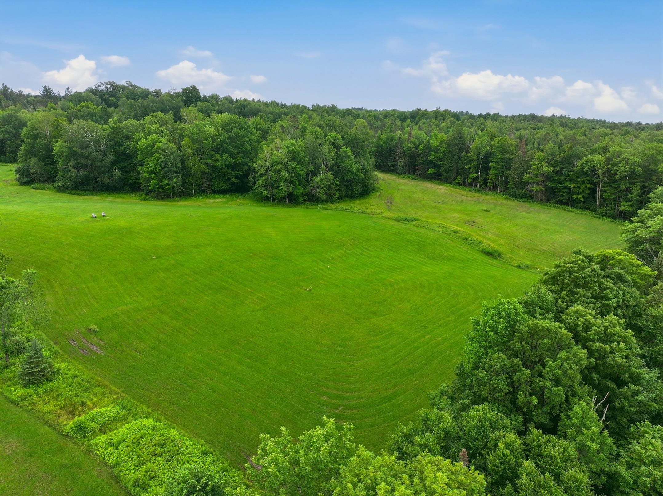 1090 Center Road Property Photo 5