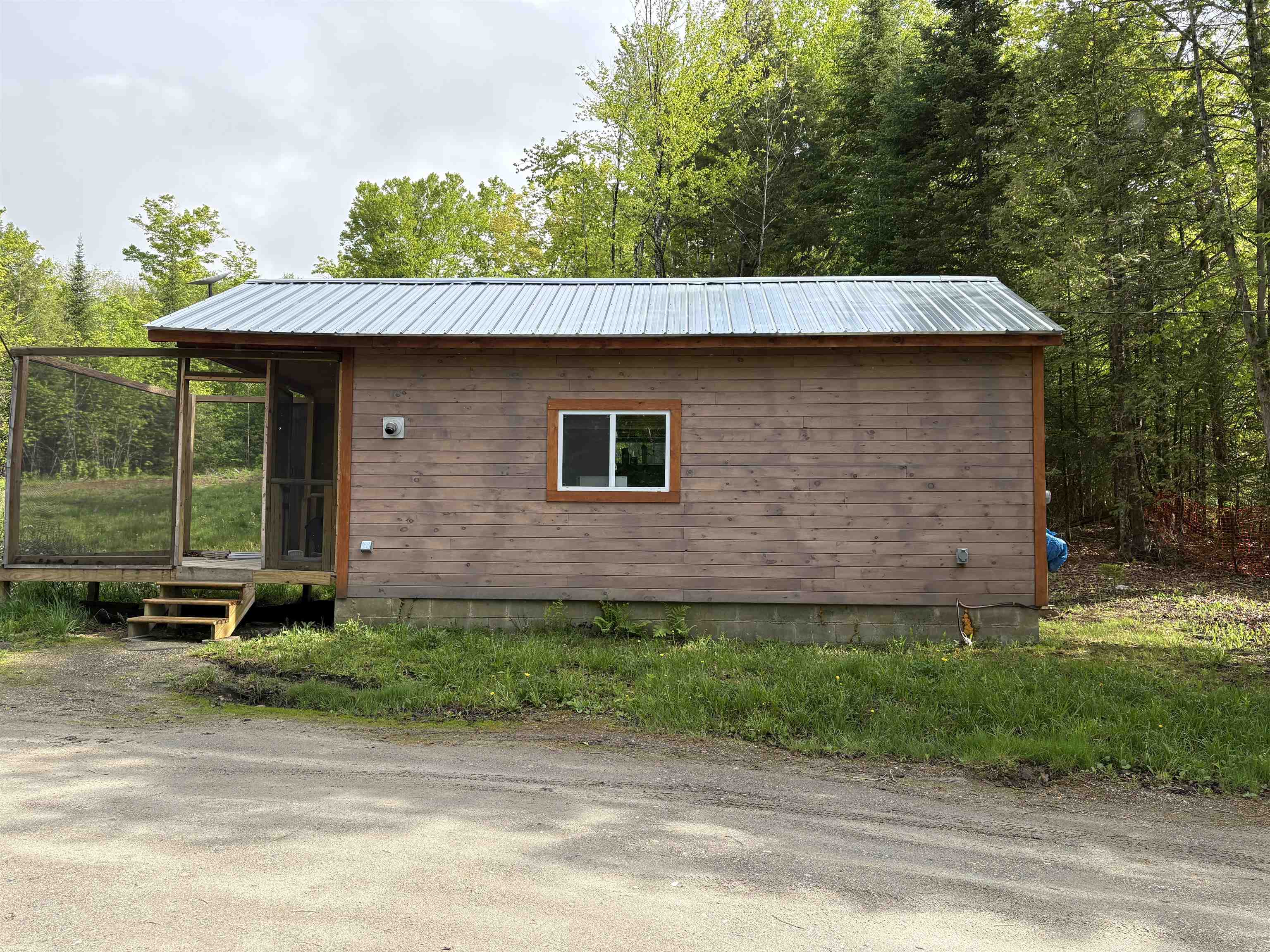 905 Peak Road Property Photo 4