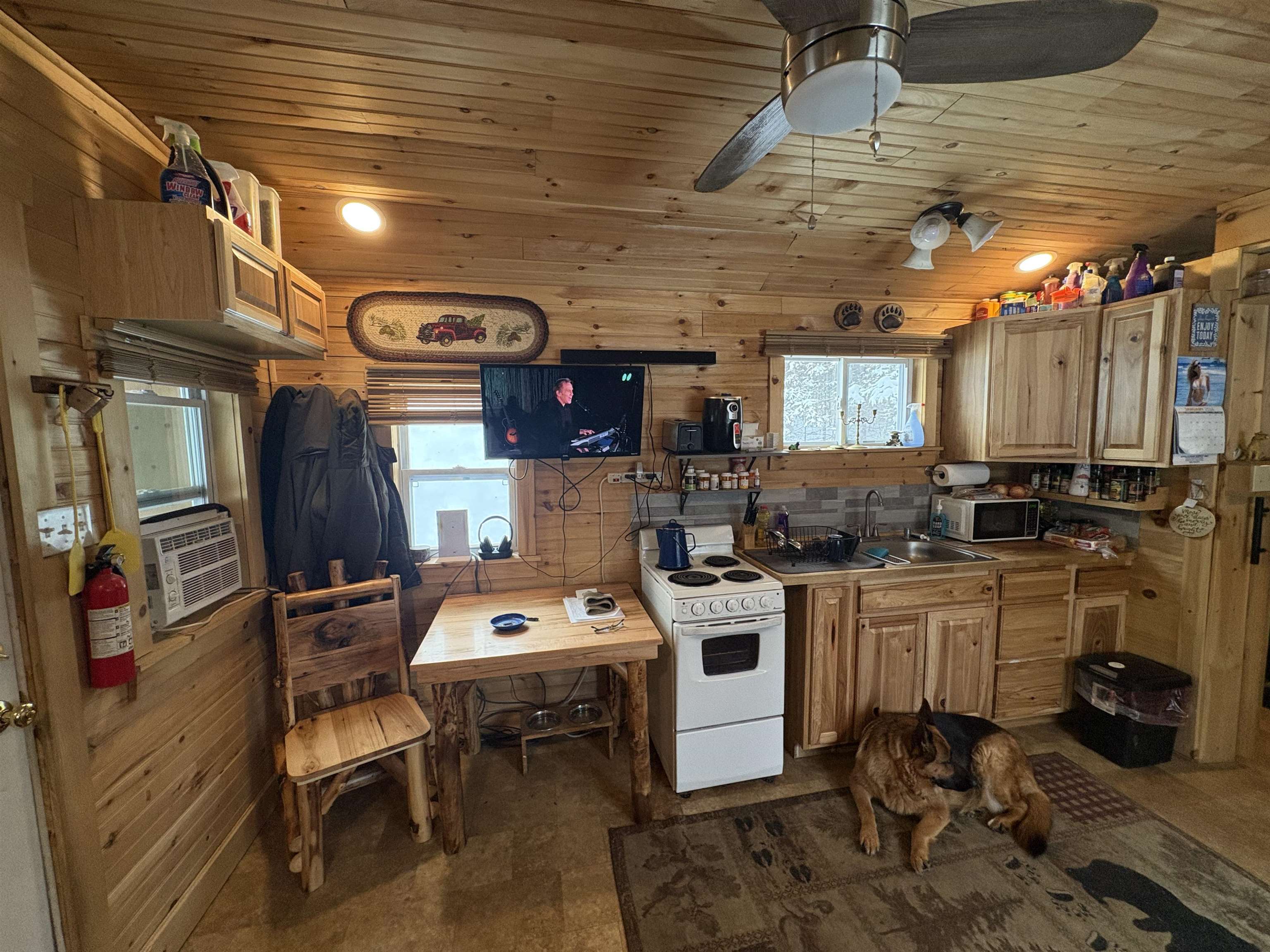 905 Peak Road Property Photo 11