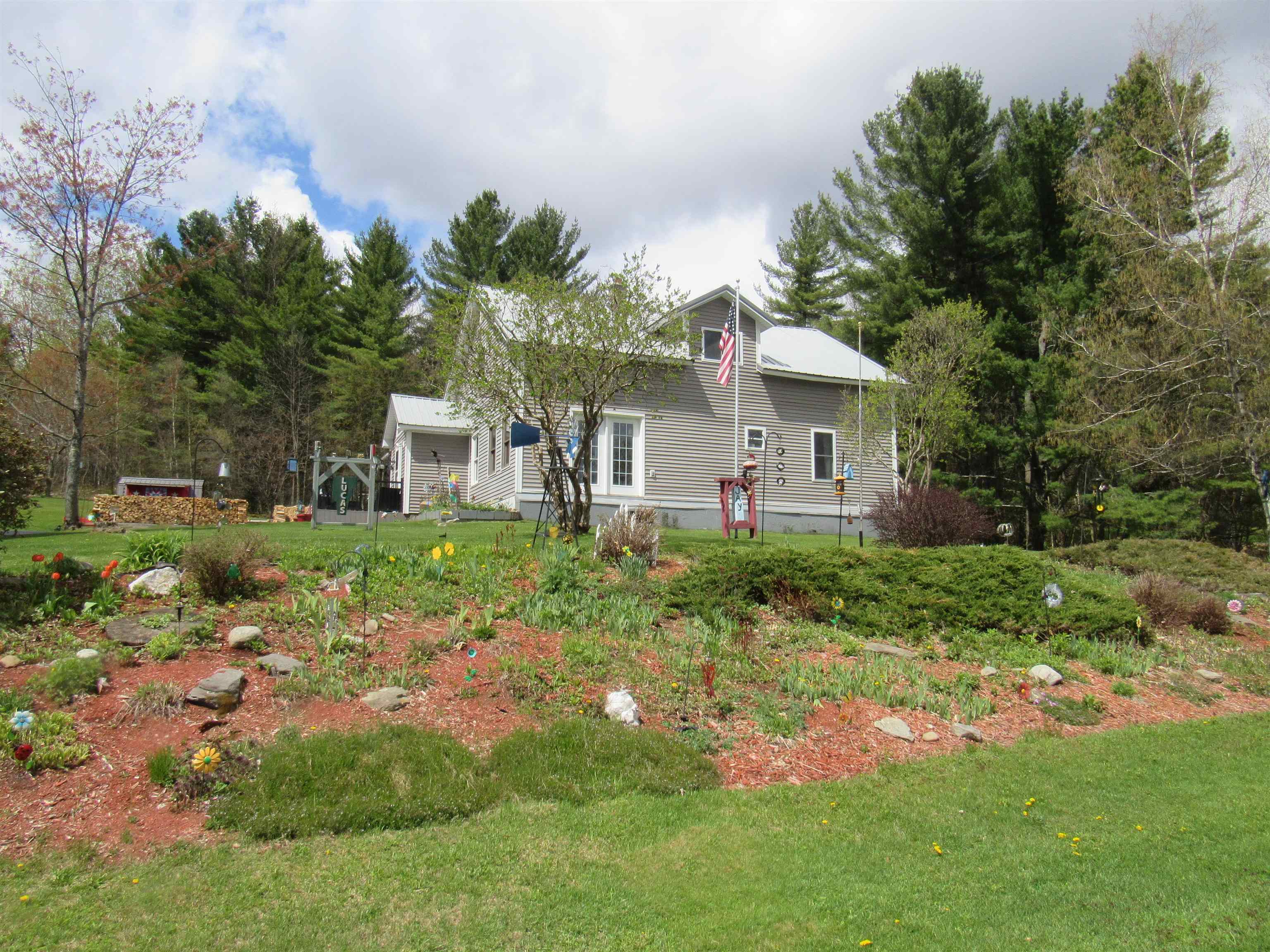 1901 Cross Road Property Photo 3