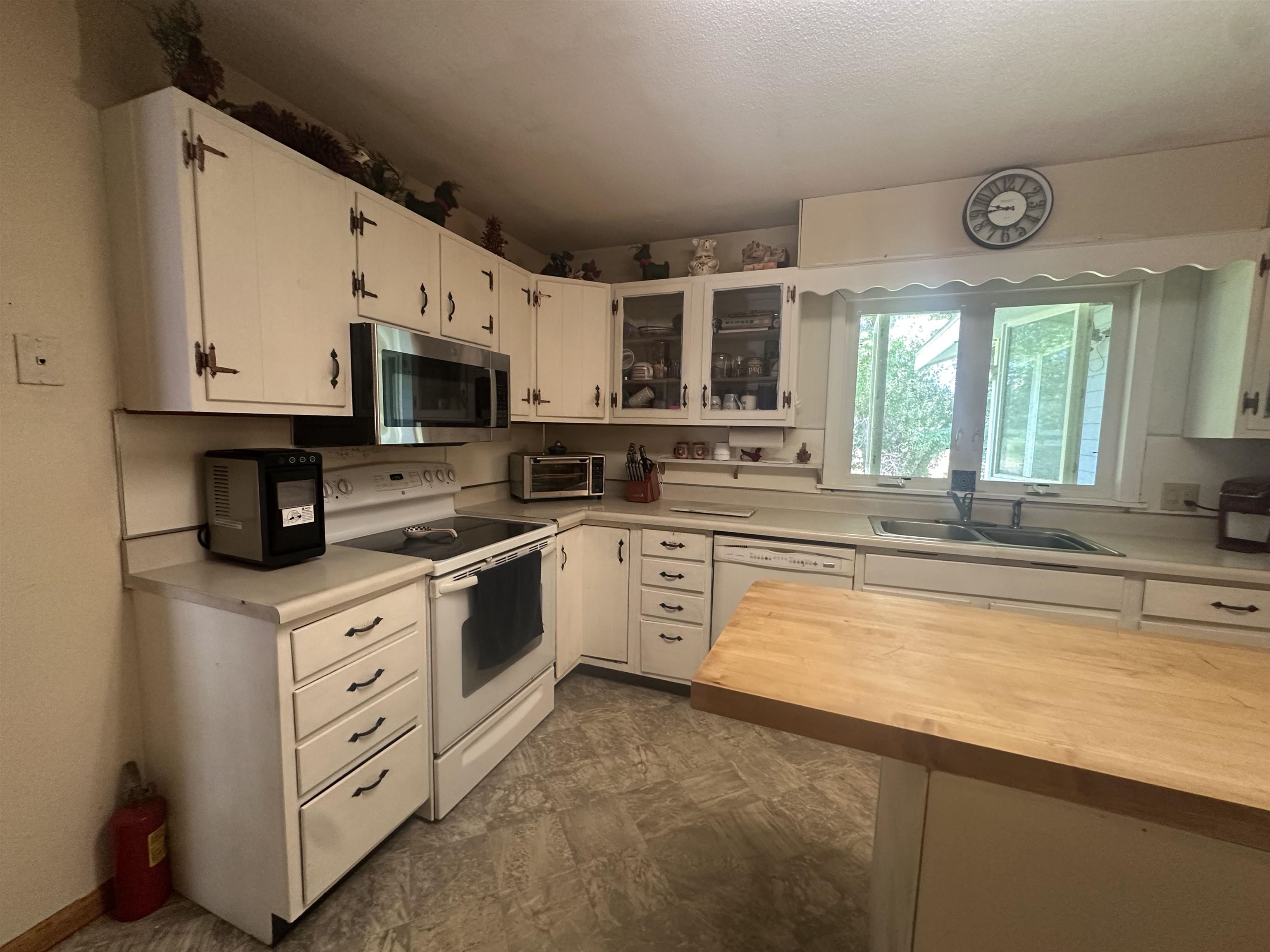 35 Ossie Road Property Photo 14