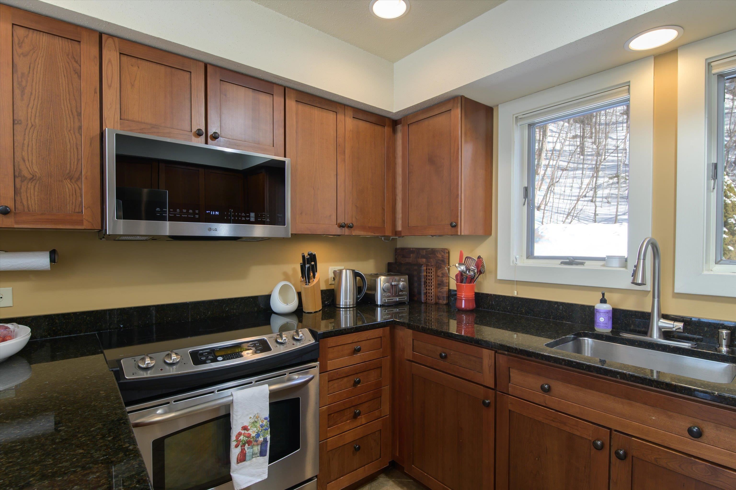 879 East Ash Road Property Photo 7