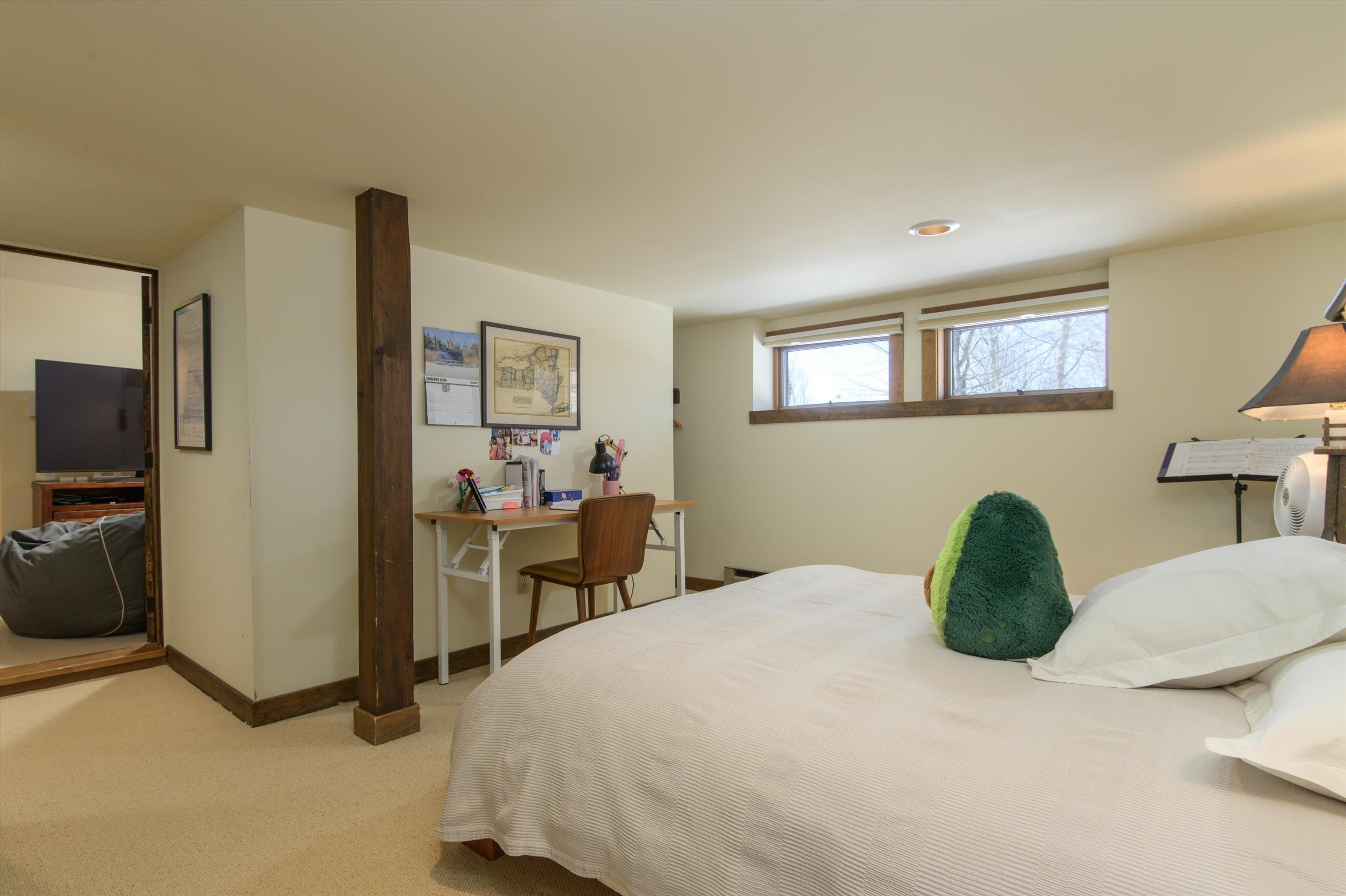 879 East Ash Road Property Photo 20