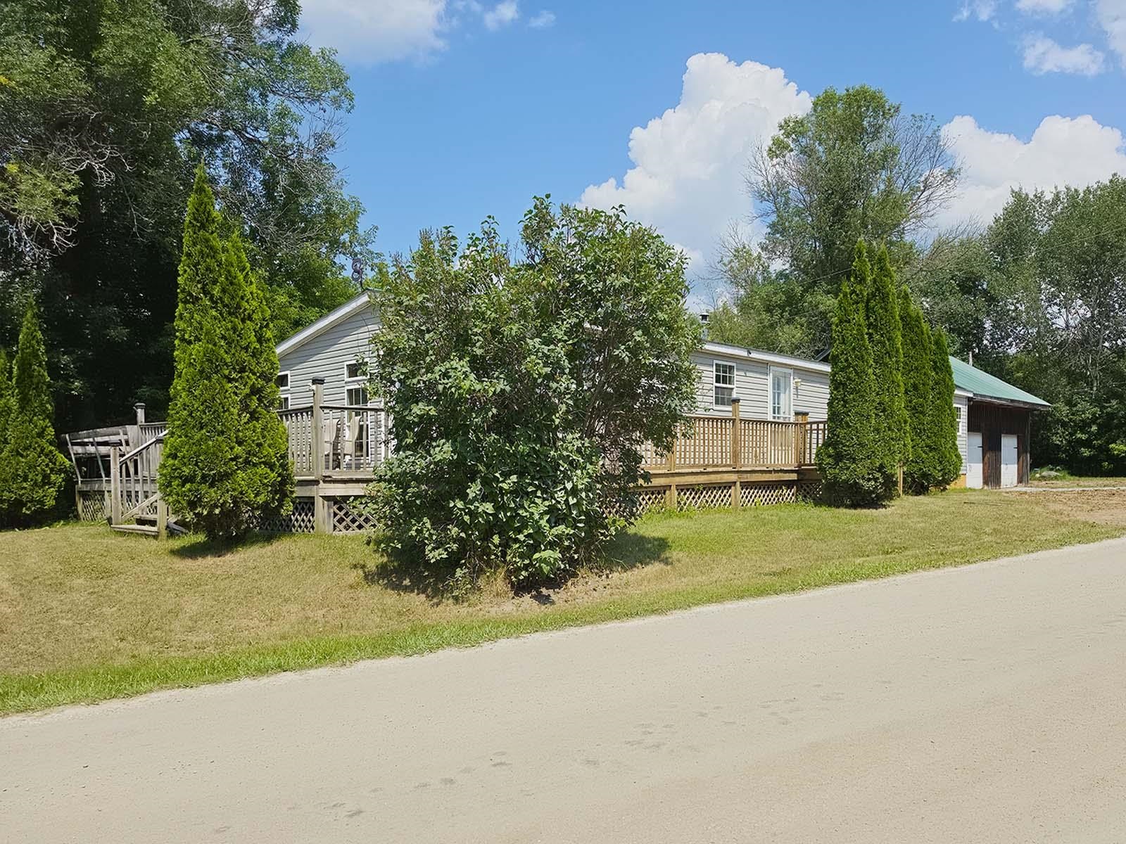 427 Dewing Road Property Photo 2