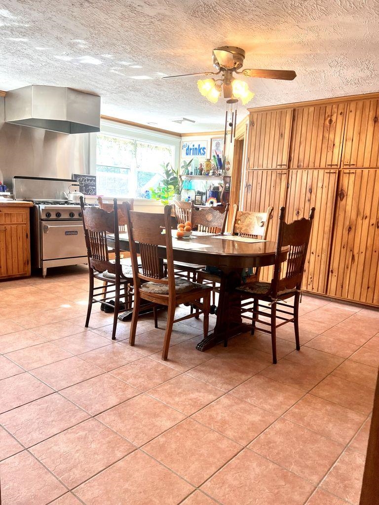 468 Mountain Avenue Property Photo 14
