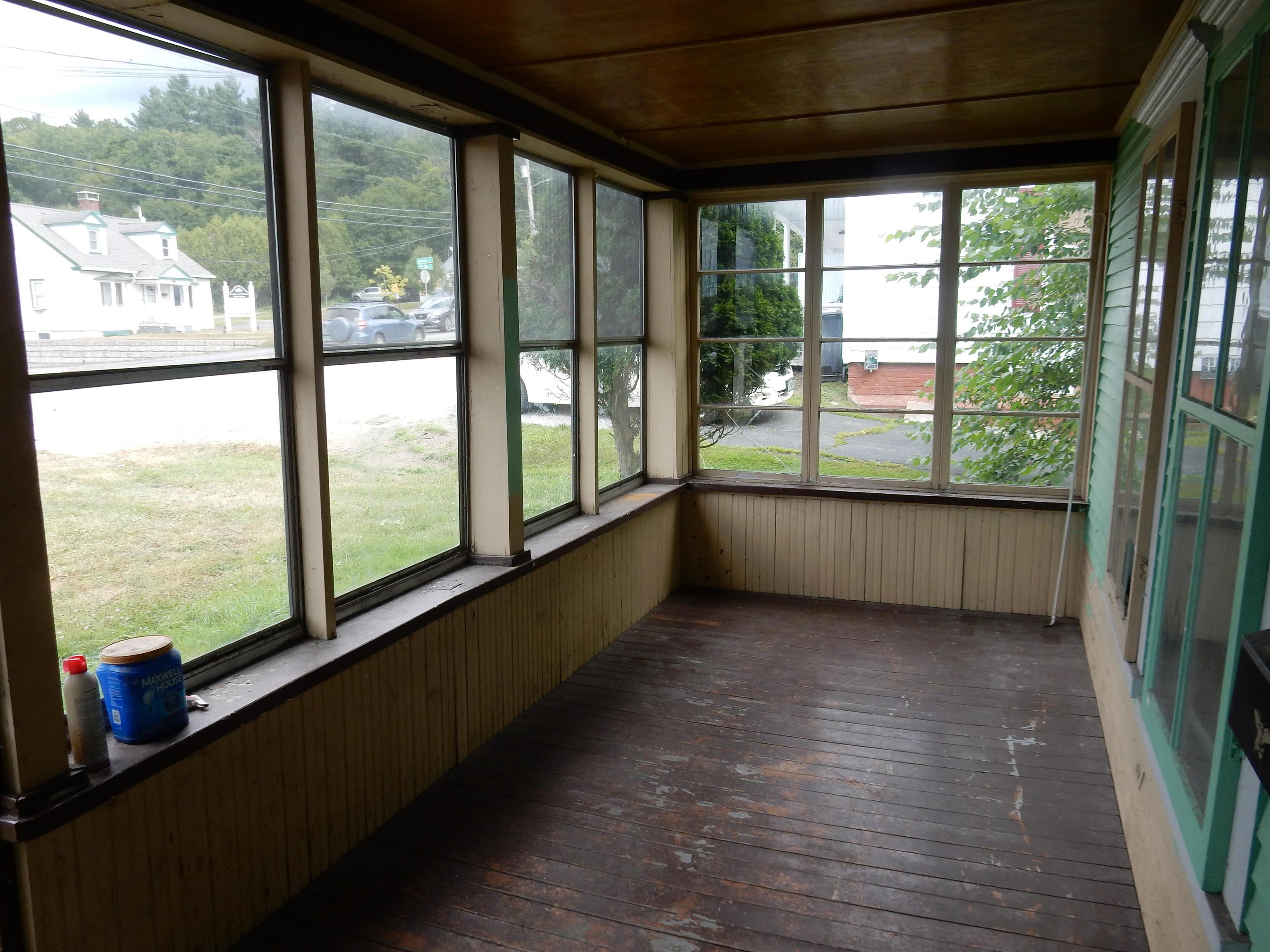 594 E Main Street Property Photo 3