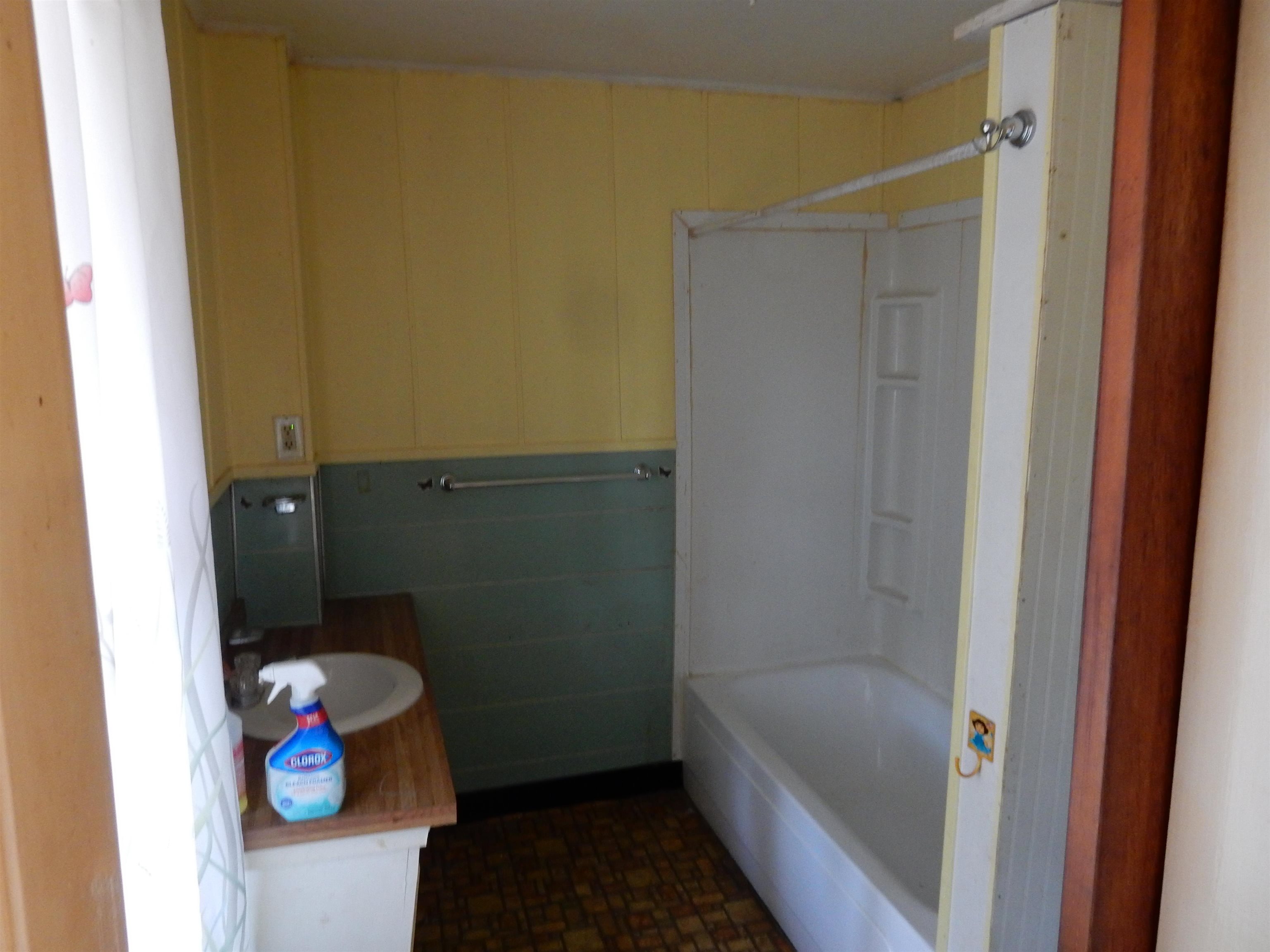 594 E Main Street Property Photo 9