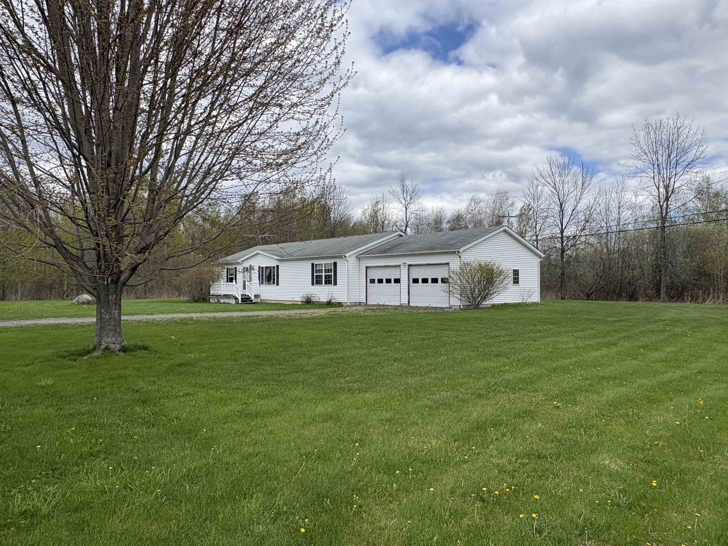 2760 Lakeview Drive Property Photo 1