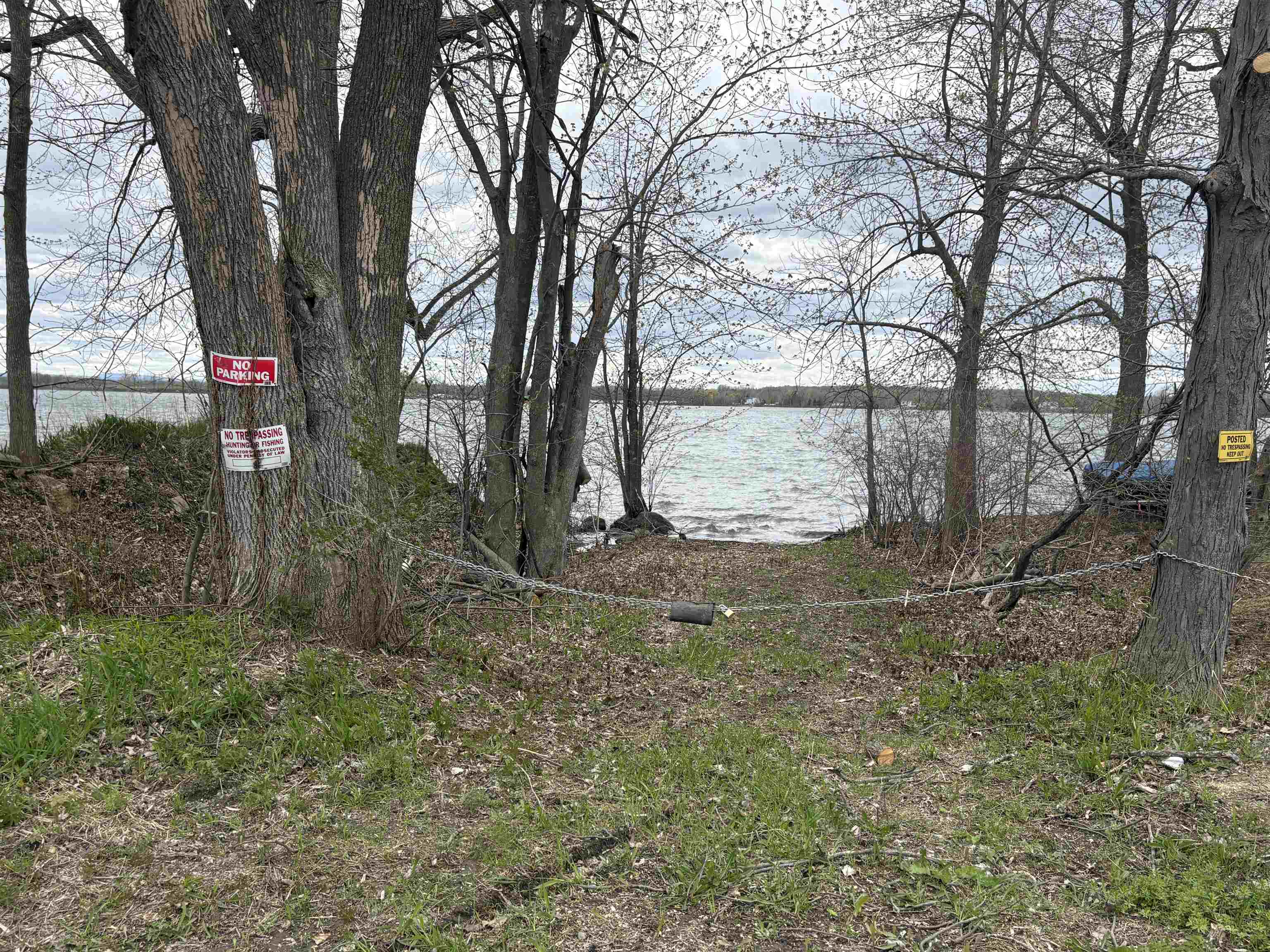 2760 Lakeview Drive Property Photo 2