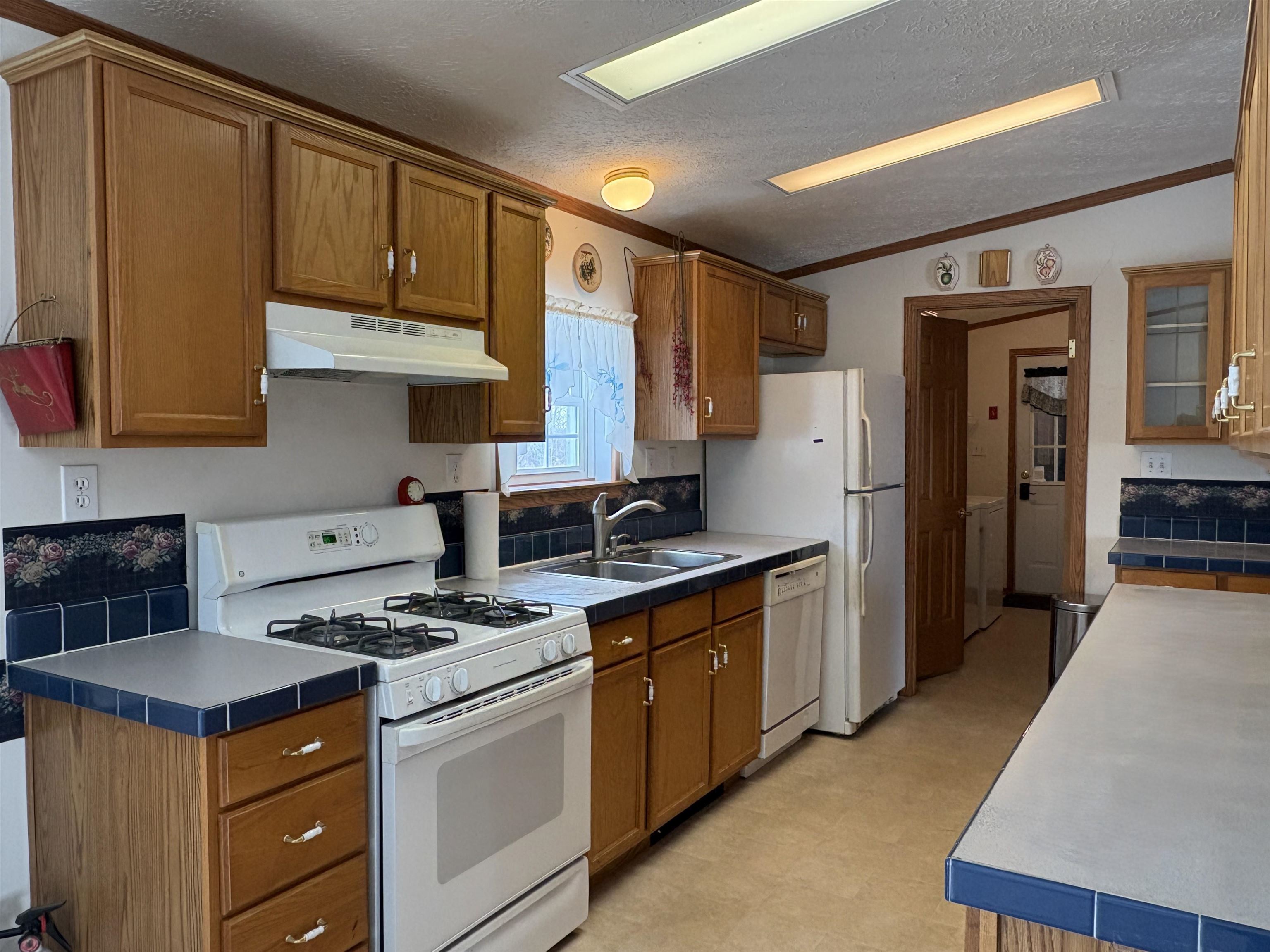 2760 Lakeview Drive Property Photo 7