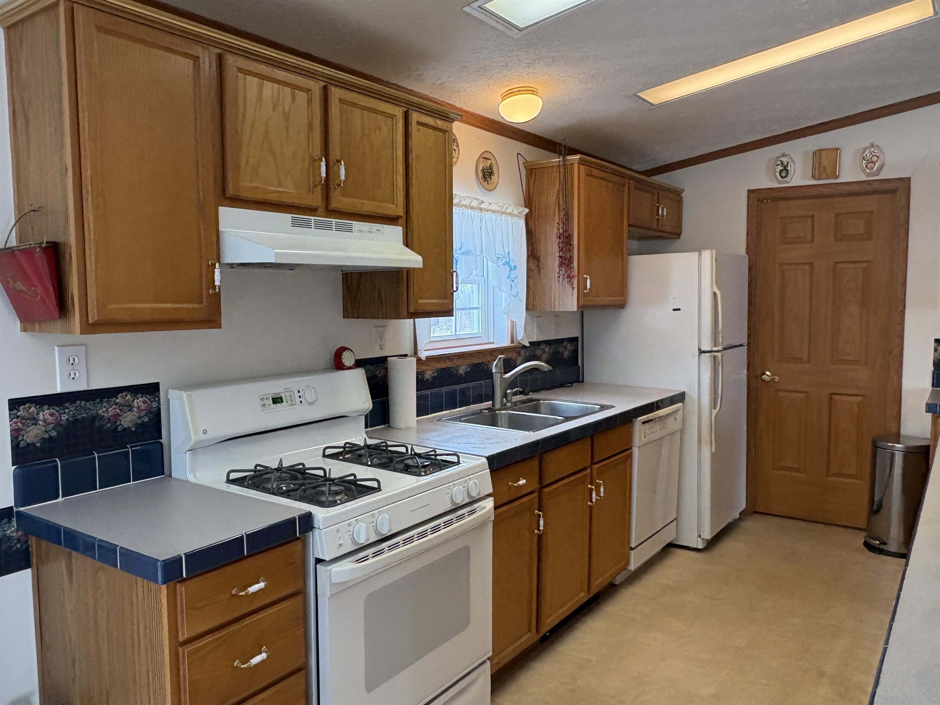 2760 Lakeview Drive Property Photo 23