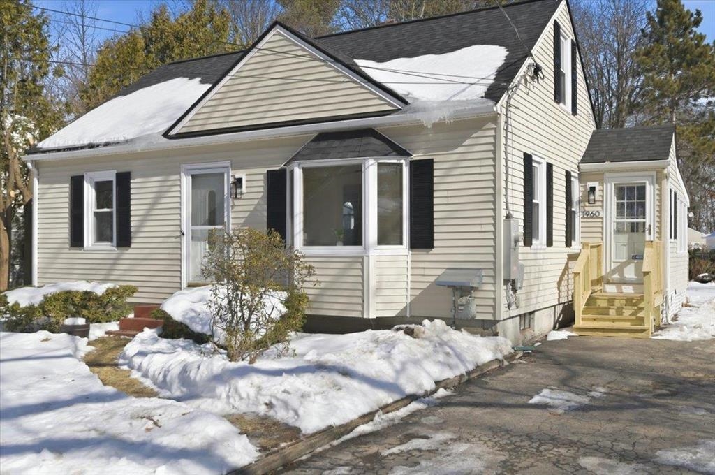 1960 North Avenue Property Photo 1