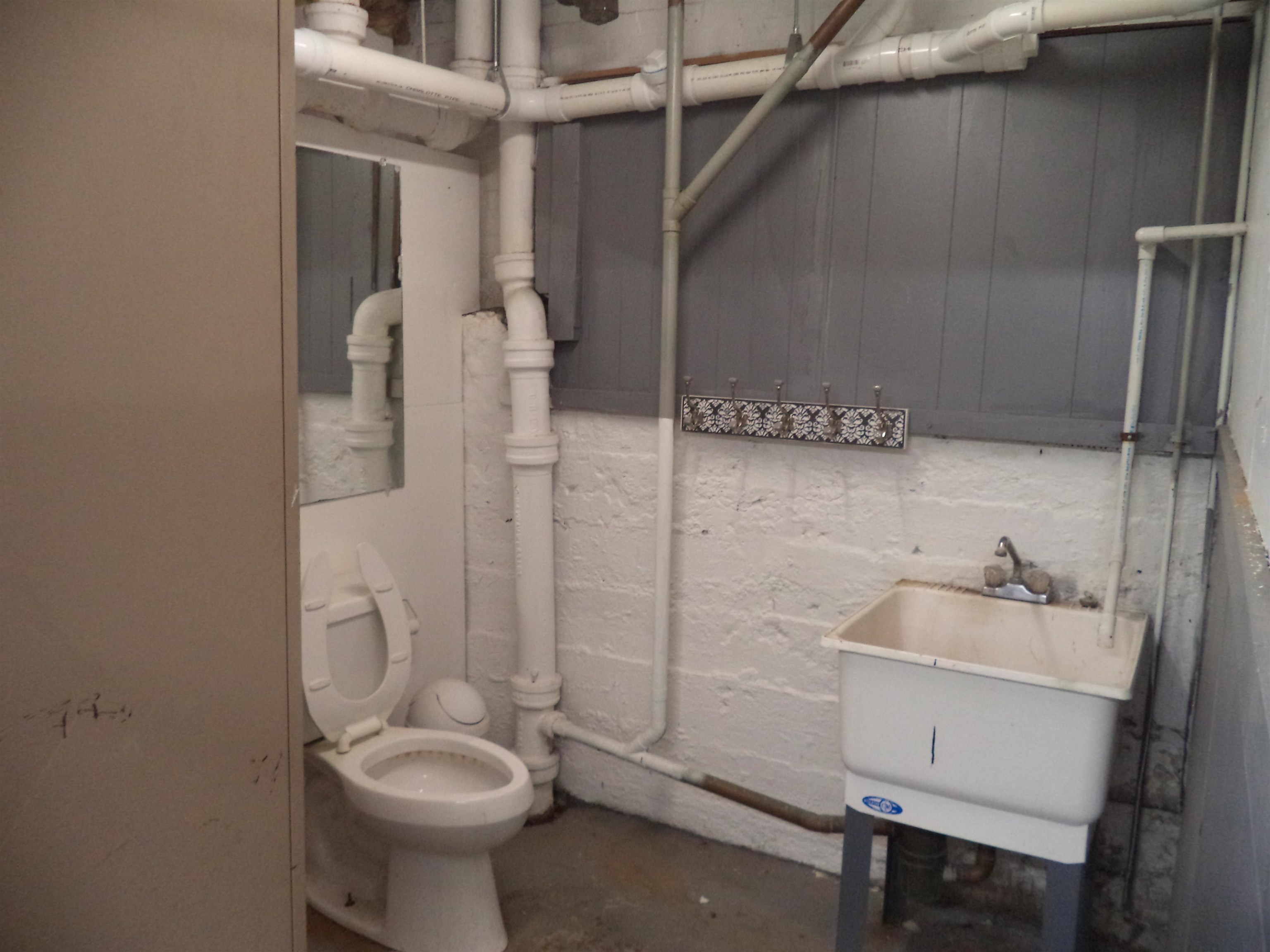 241 Winter Street Property Photo 6