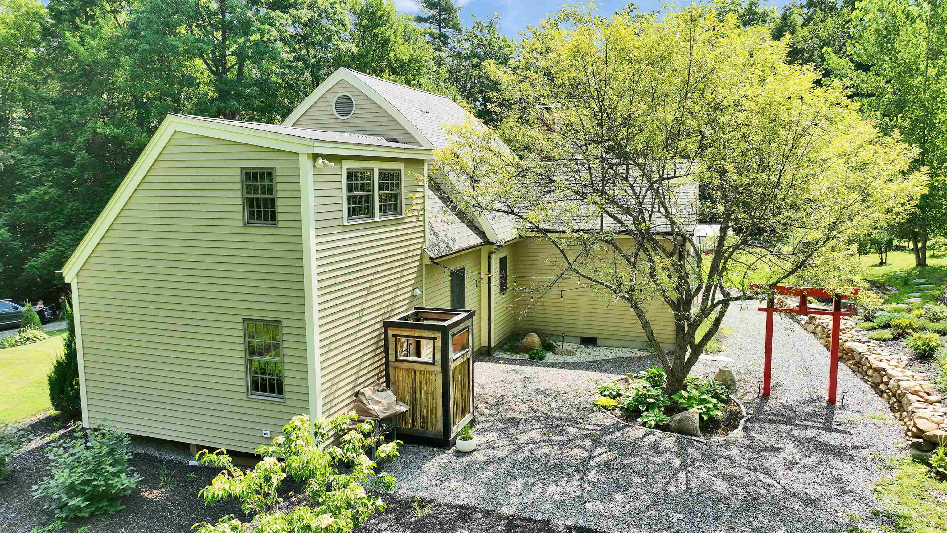1481 Bennington Road Property Photo 6