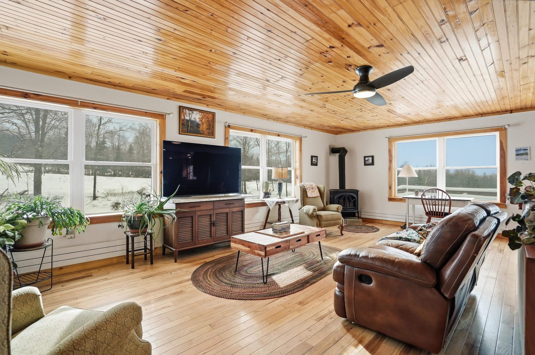 1090 Center Road Property Photo 4