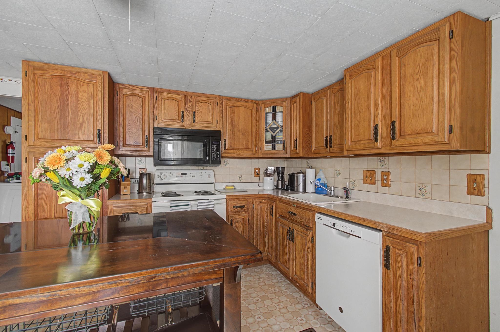 1559 Swamp Road Property Photo 5