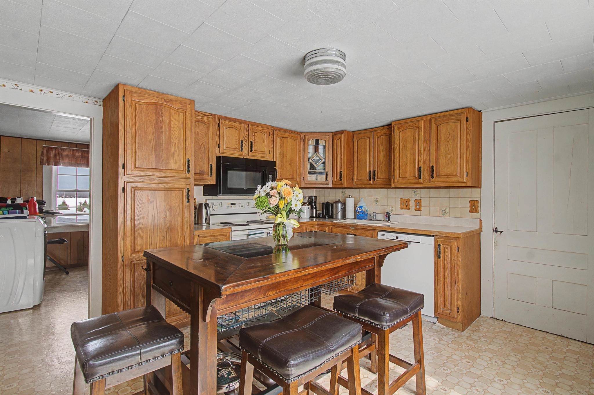 1559 Swamp Road Property Photo 9