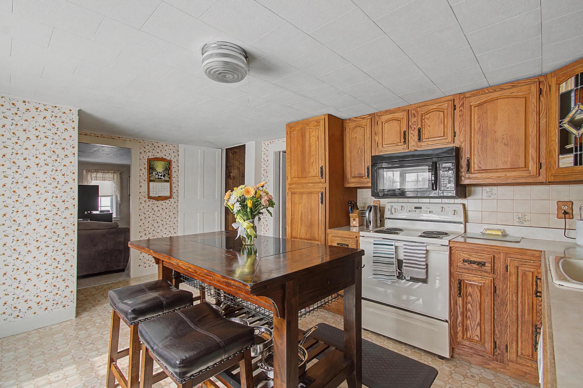 1559 Swamp Road Property Photo 10